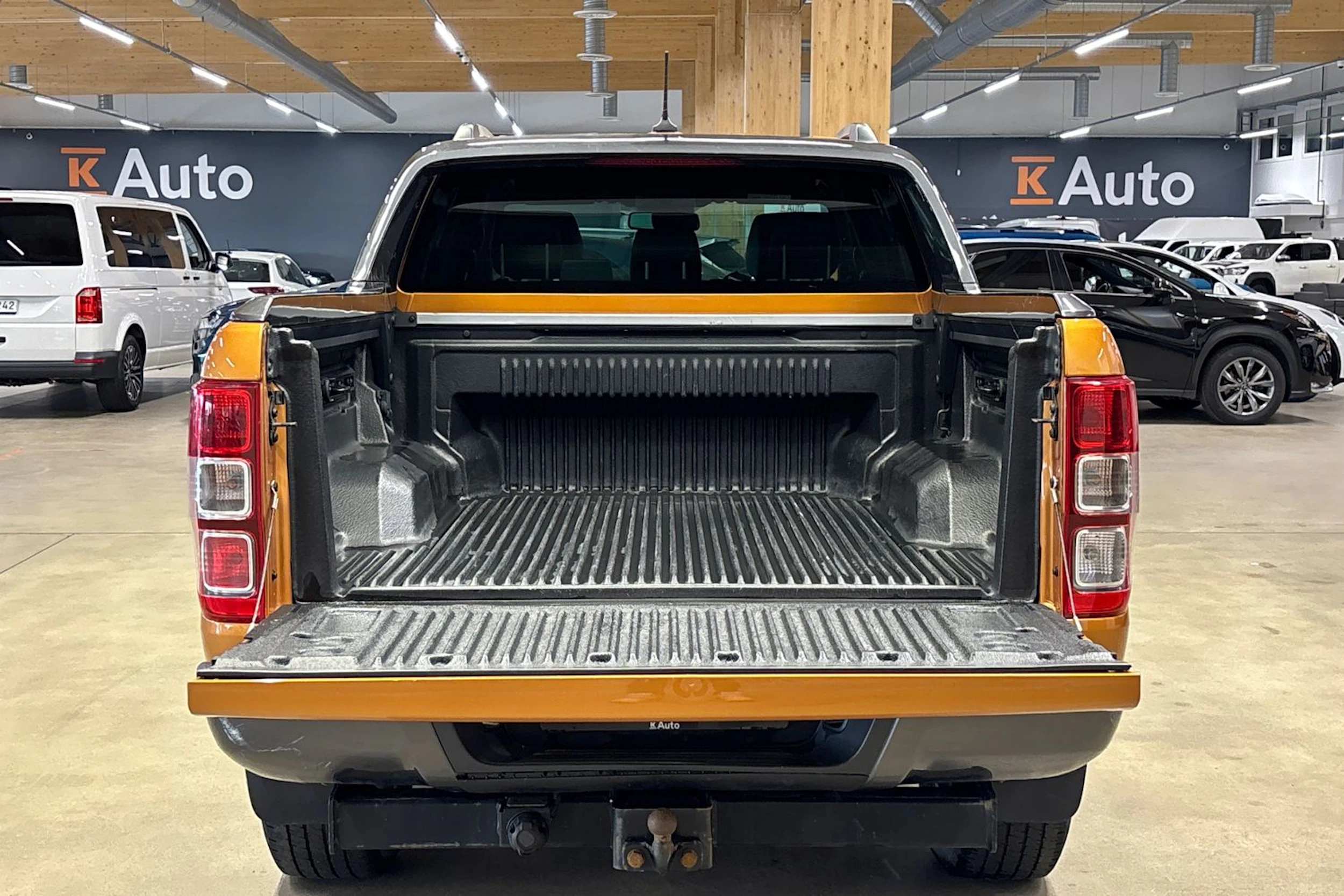 oranssi Ford Ranger 2020 kuva 38.