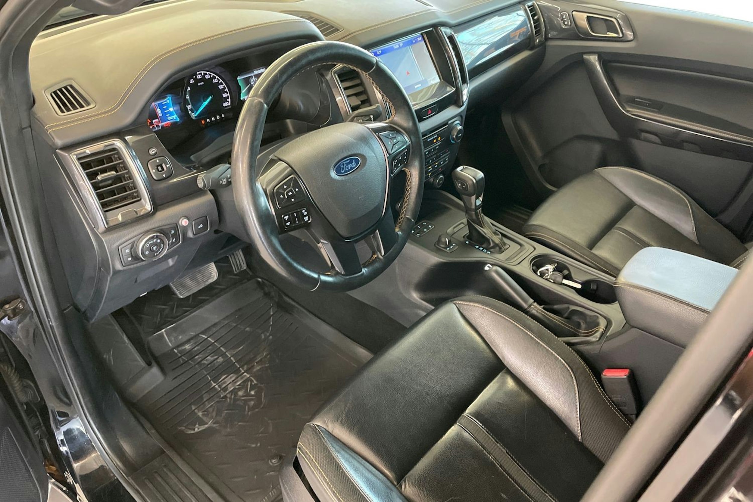 musta Ford Ranger 2020 kuva 7.
