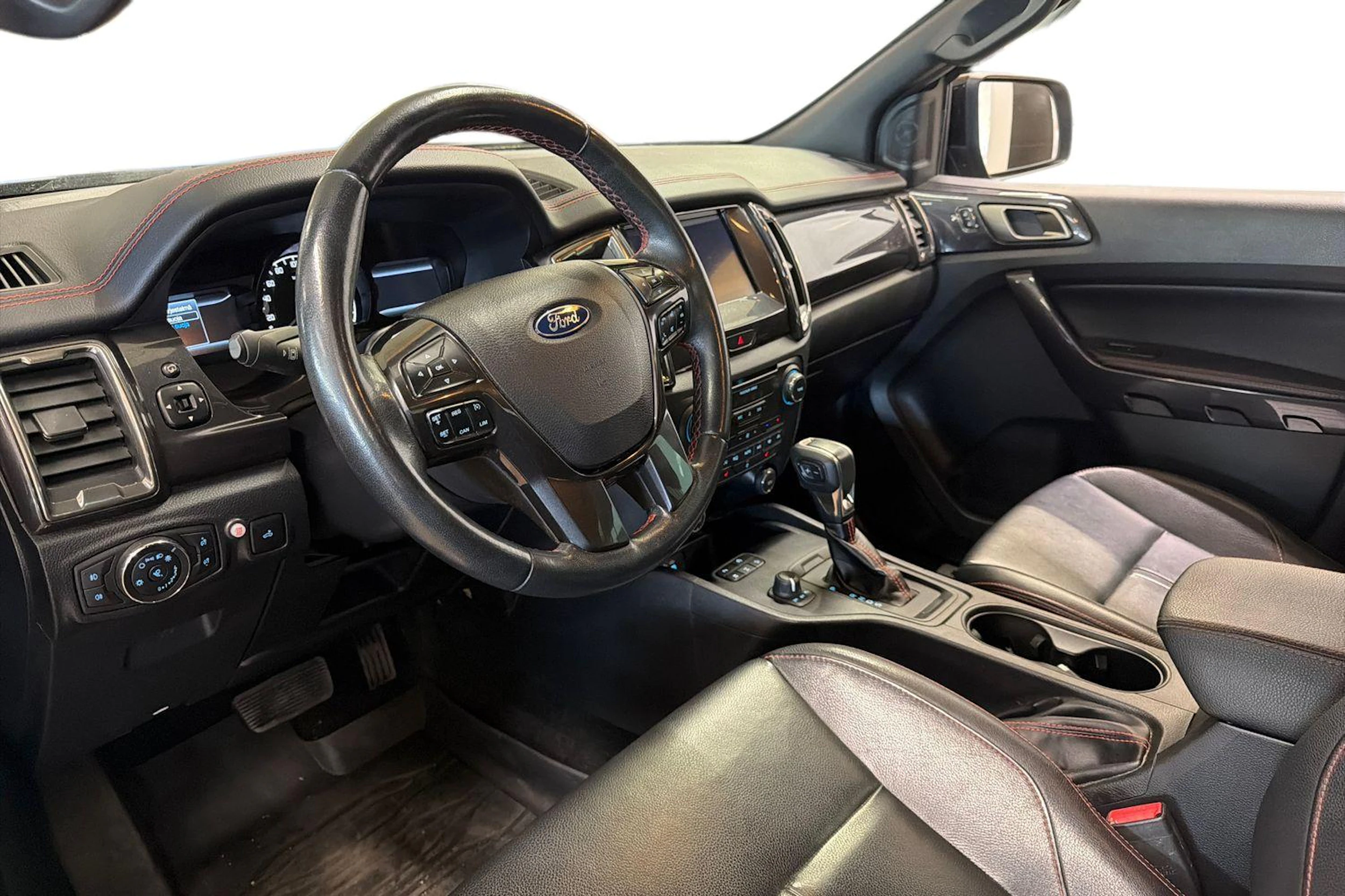 Harmaa Ford RANGER 2020 kuva 3.