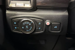 Harmaa Ford RANGER 2020 kuva 18.