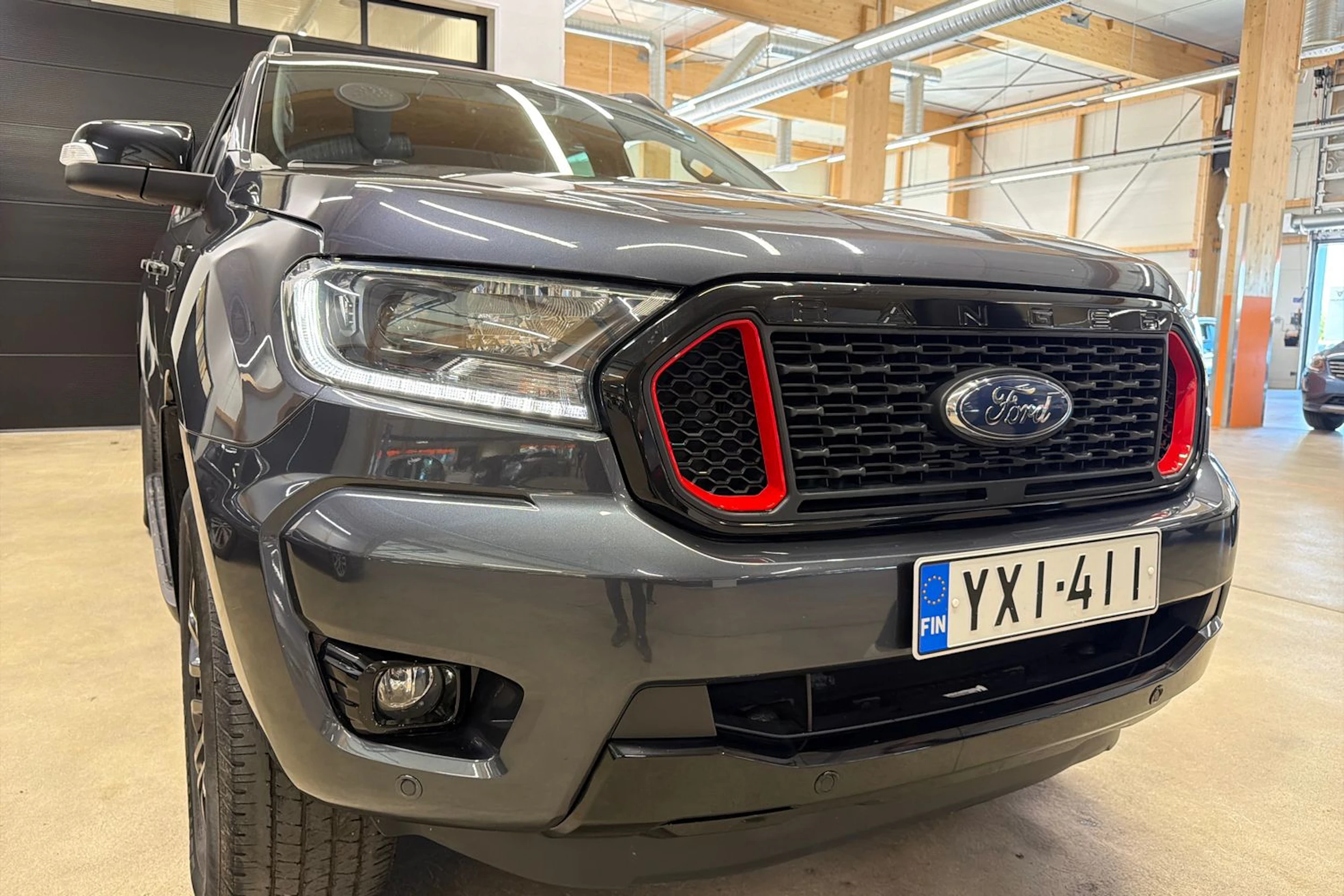Harmaa Ford RANGER 2020 kuva 28.