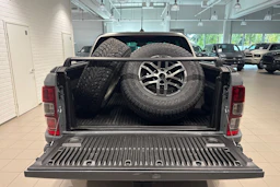 Harmaa Ford RANGER 2021 kuva 16.