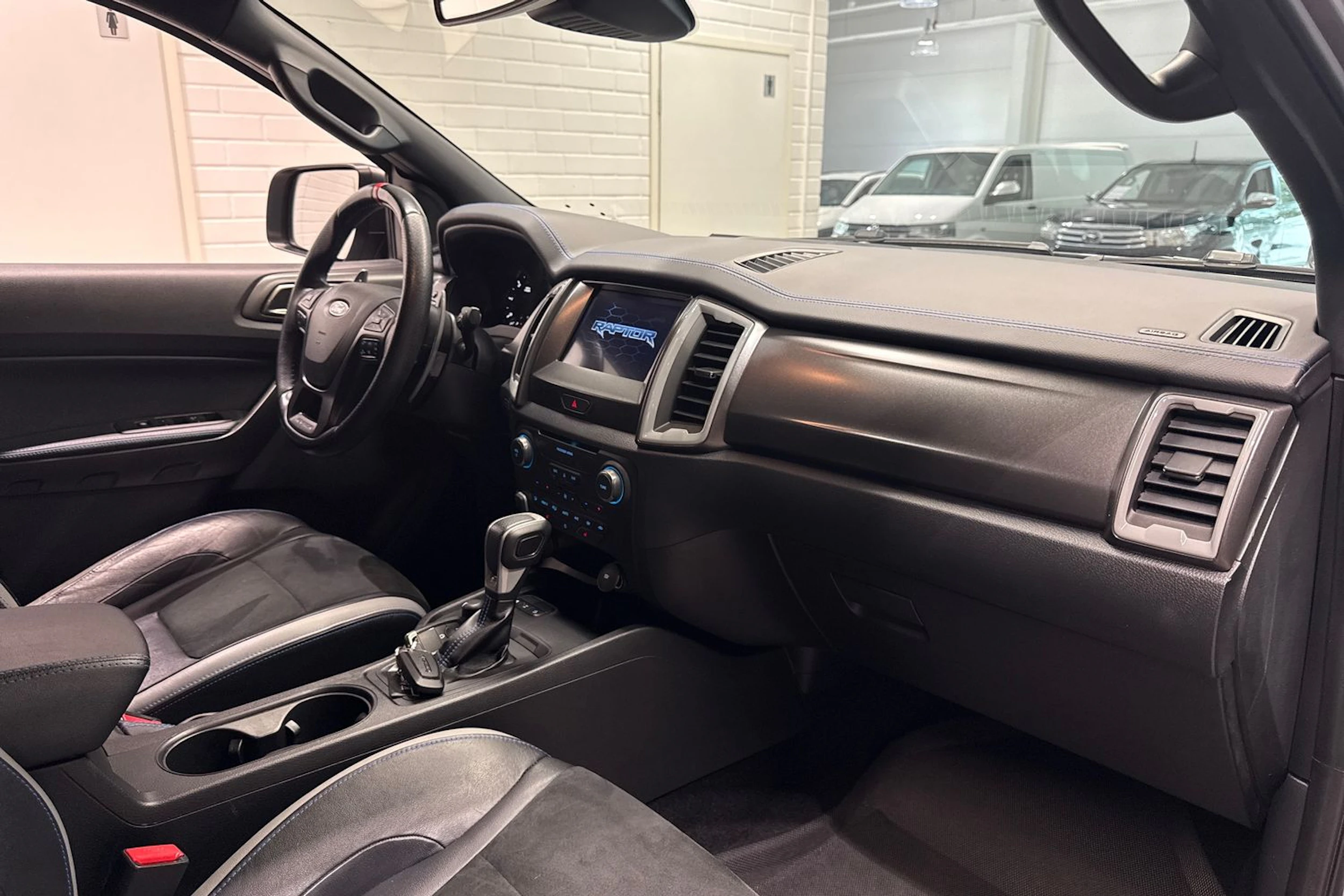 Harmaa Ford RANGER 2021 kuva 18.