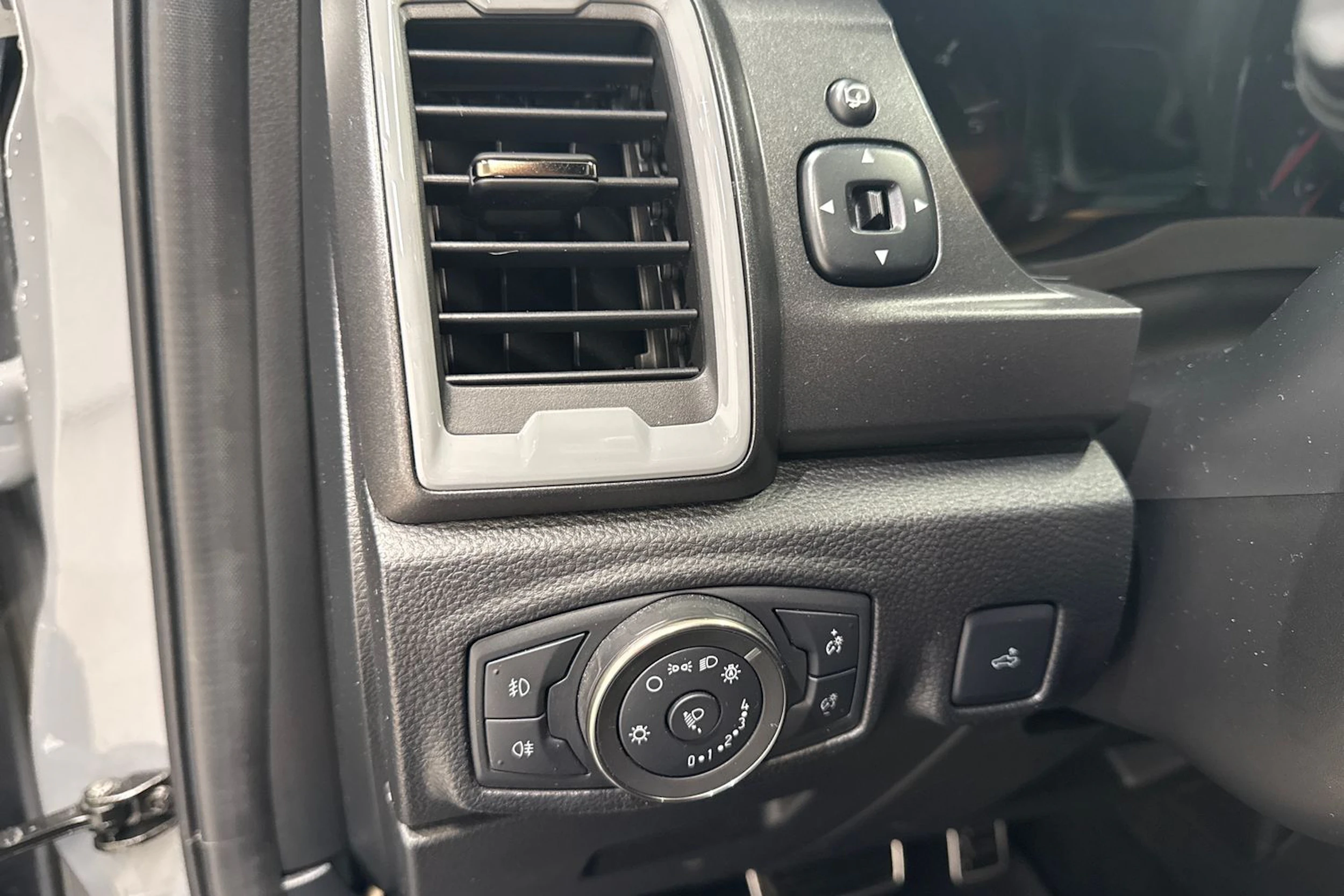 Harmaa Ford RANGER 2021 kuva 23.