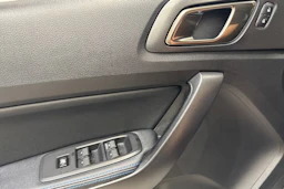 Harmaa Ford RANGER 2021 kuva 24.