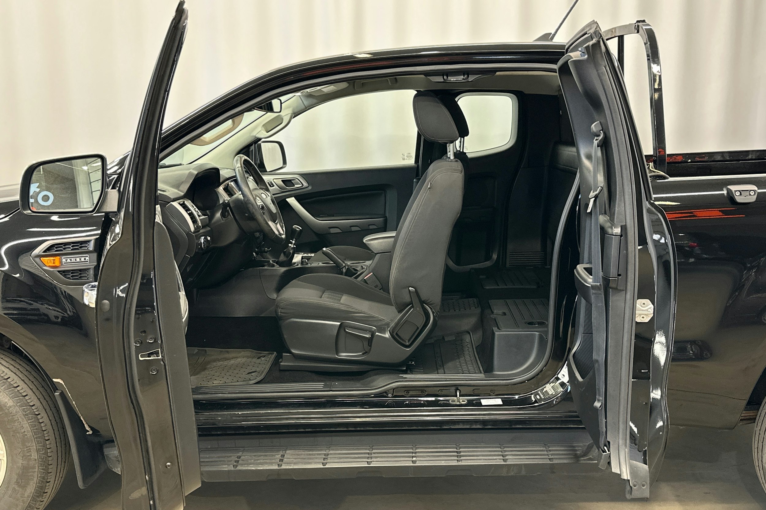 musta Ford Ranger 2021 kuva 25.