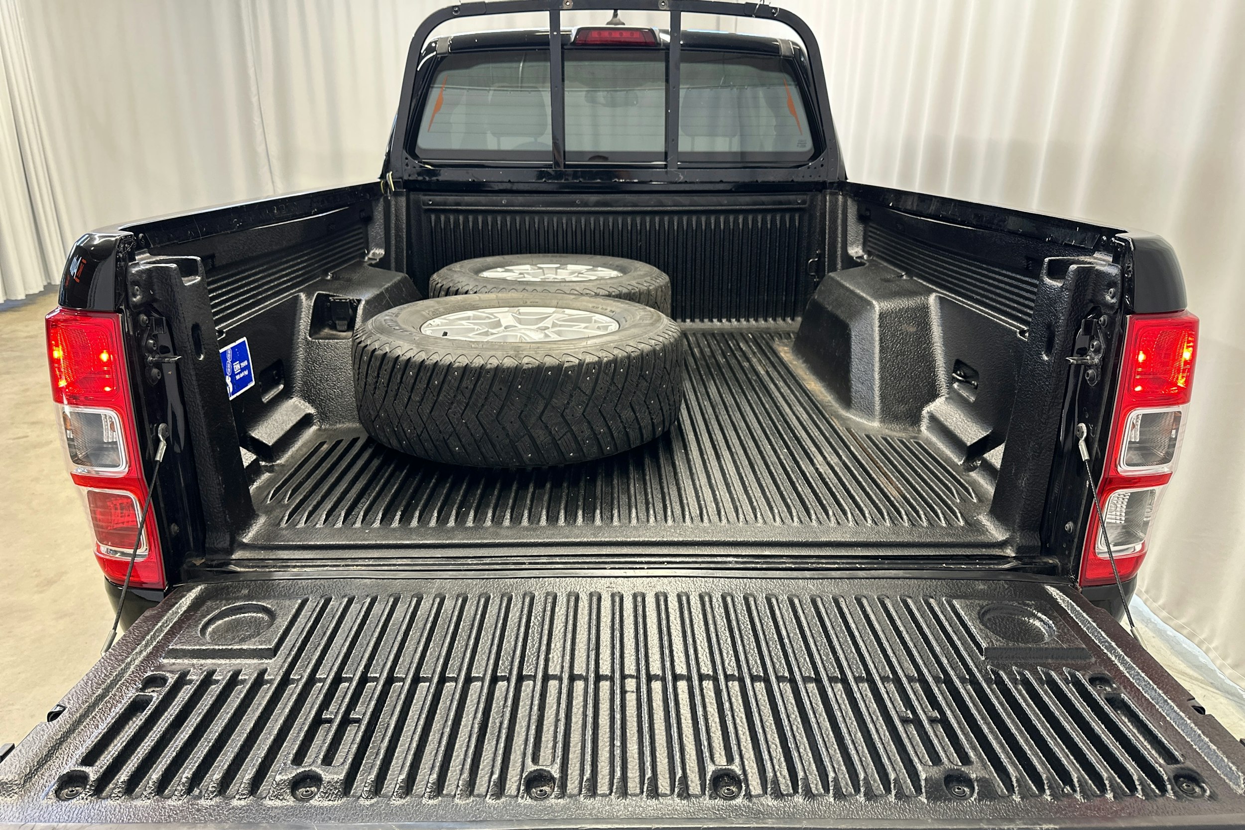 musta Ford Ranger 2021 kuva 26.