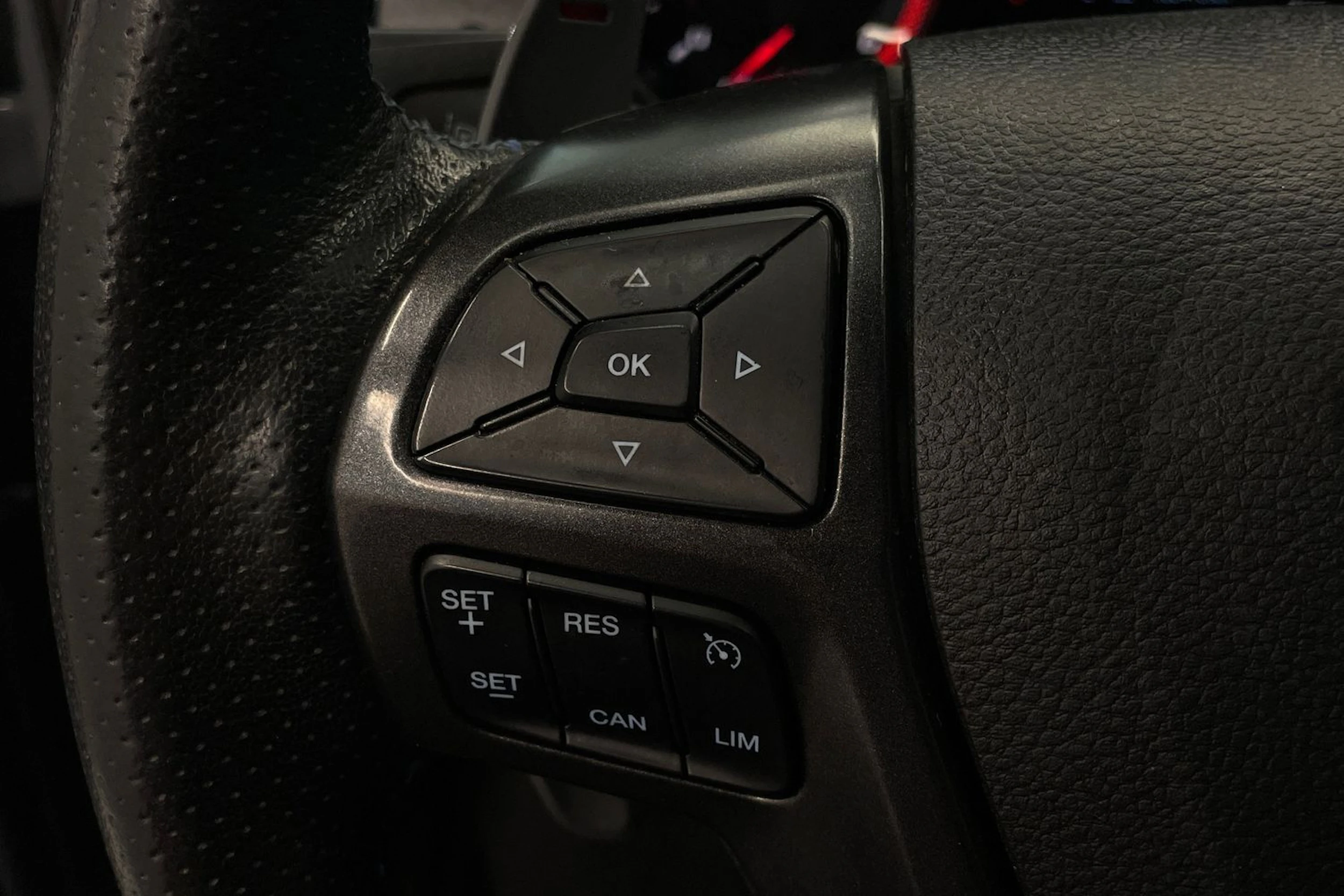 Harmaa Ford RANGER 2021 kuva 16.