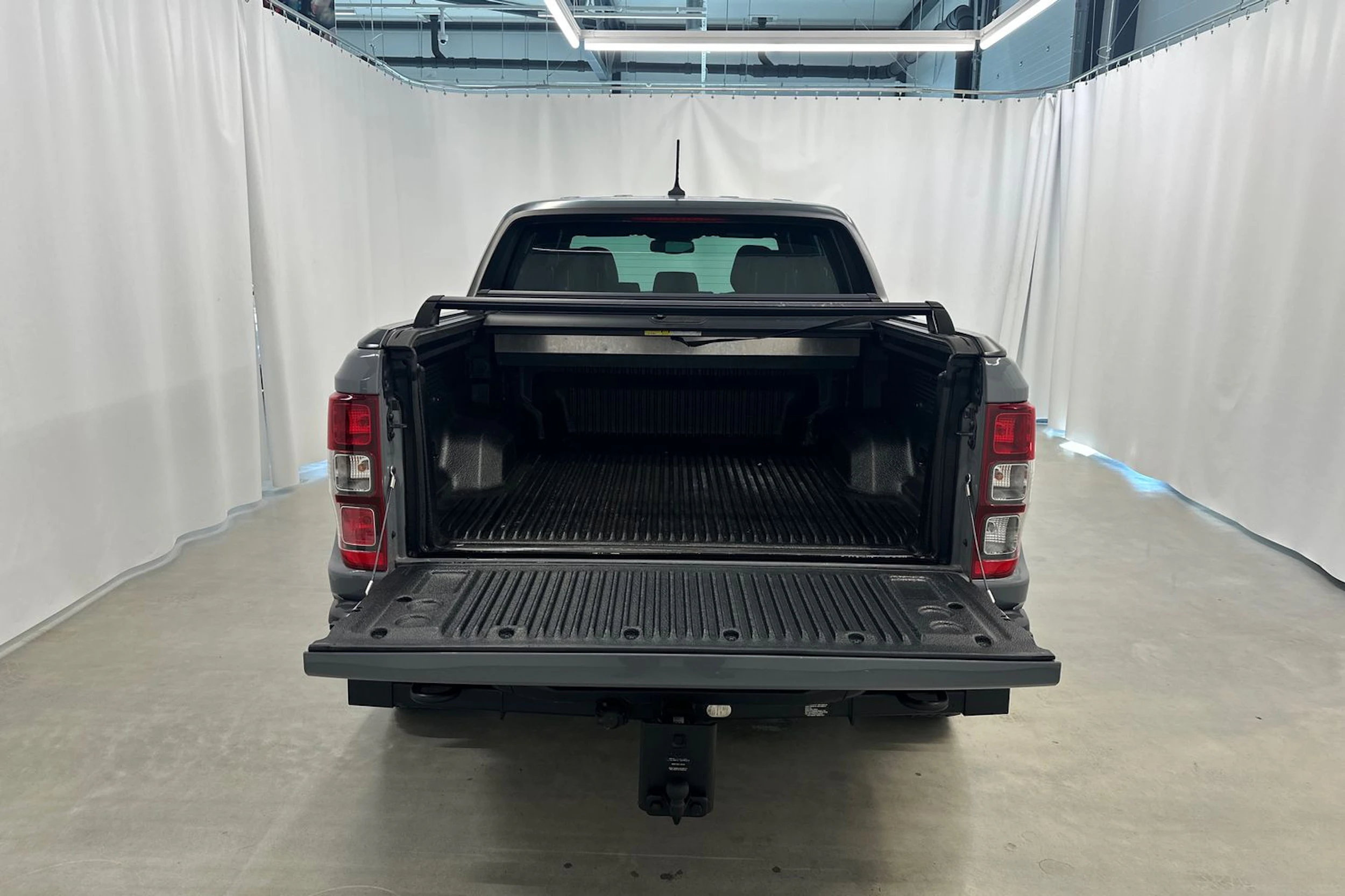 Harmaa Ford RANGER 2021 kuva 29.