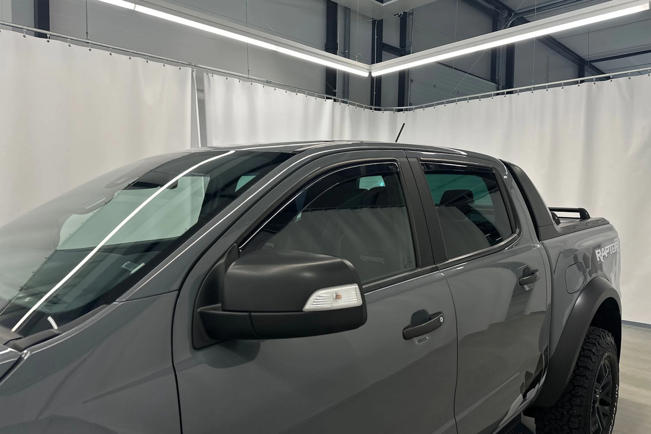 Harmaa Ford RANGER 2021 kuva 34.