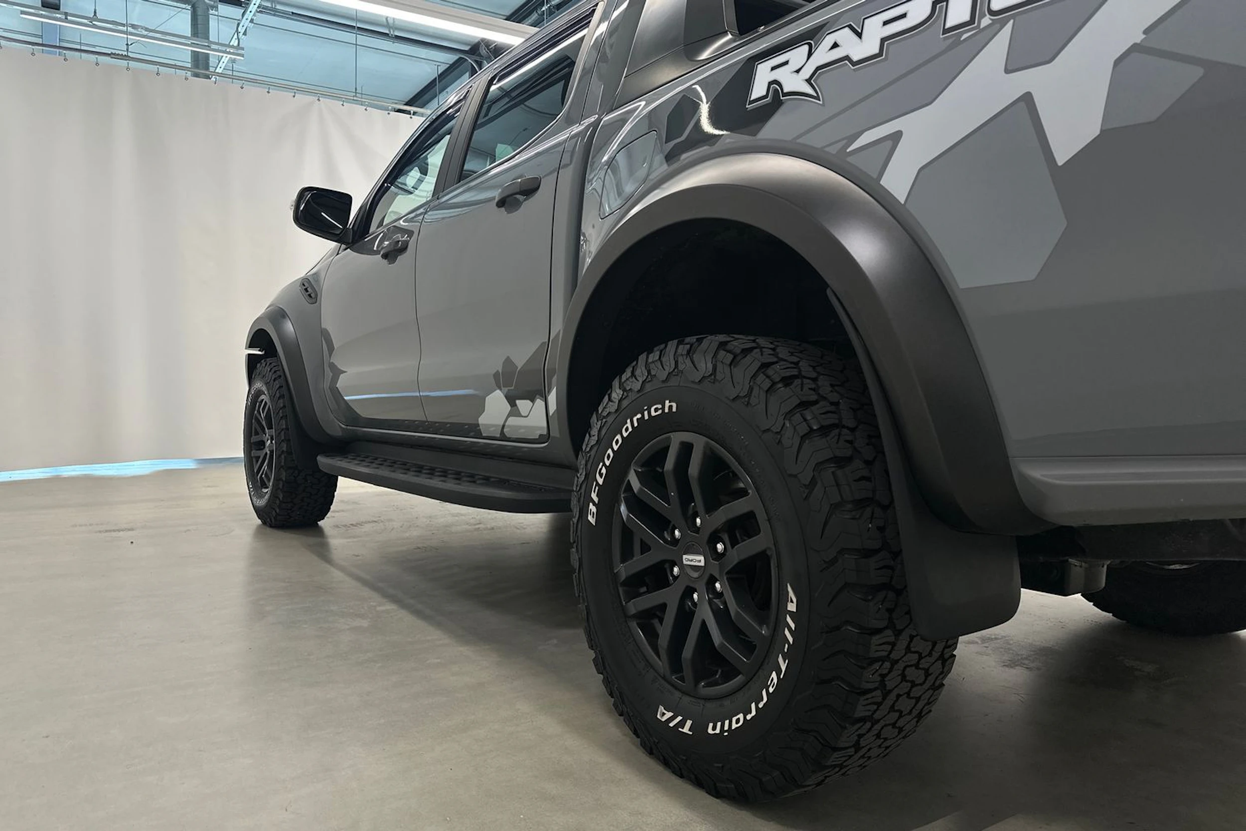 Harmaa Ford RANGER 2021 kuva 35.