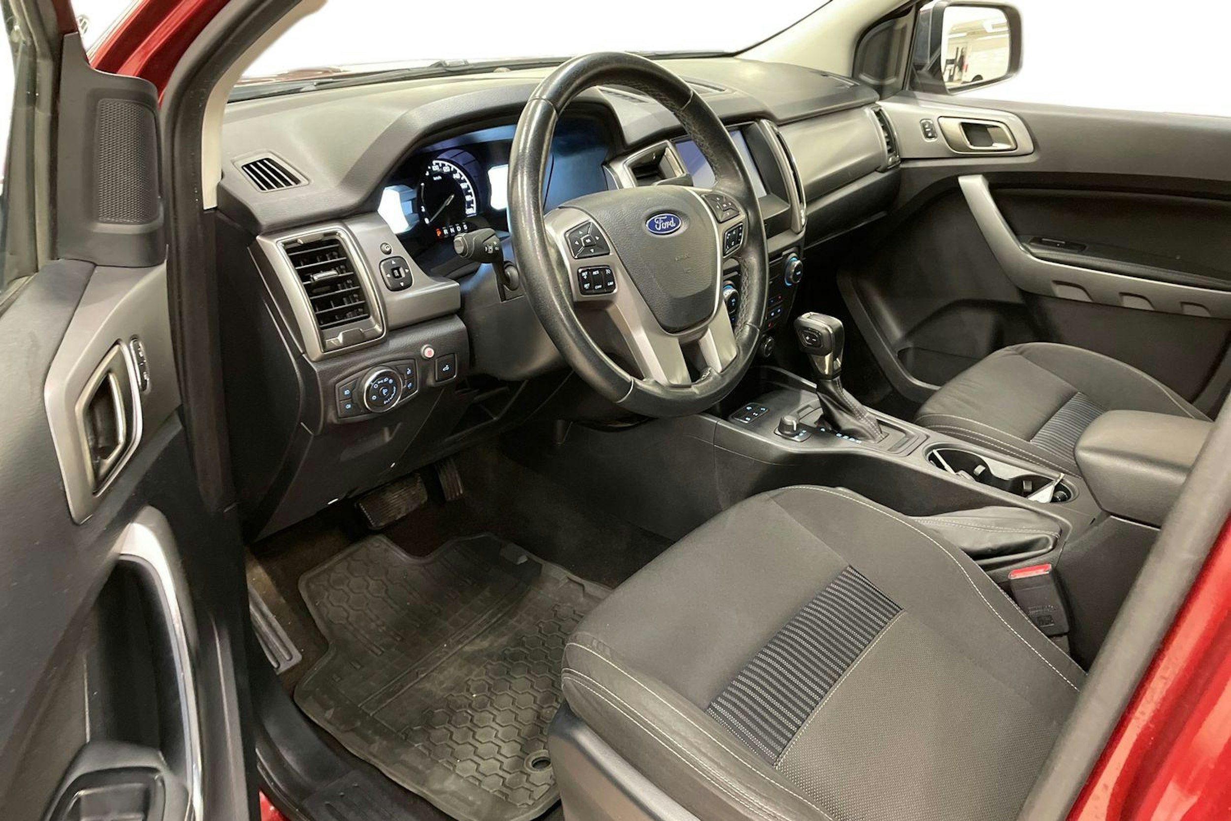 punainen Ford Ranger 2021 kuva 8.