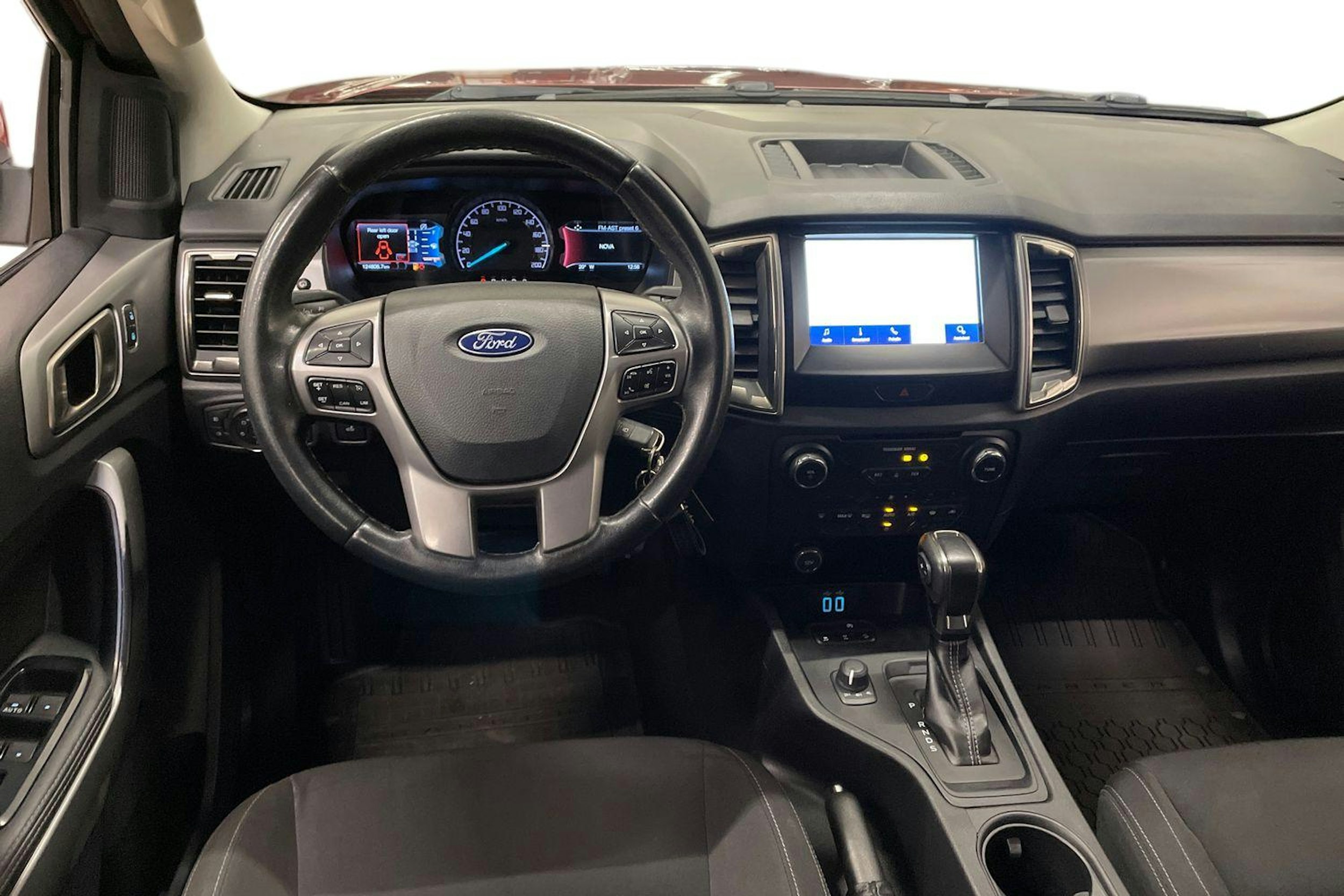 punainen Ford Ranger 2021 kuva 9.