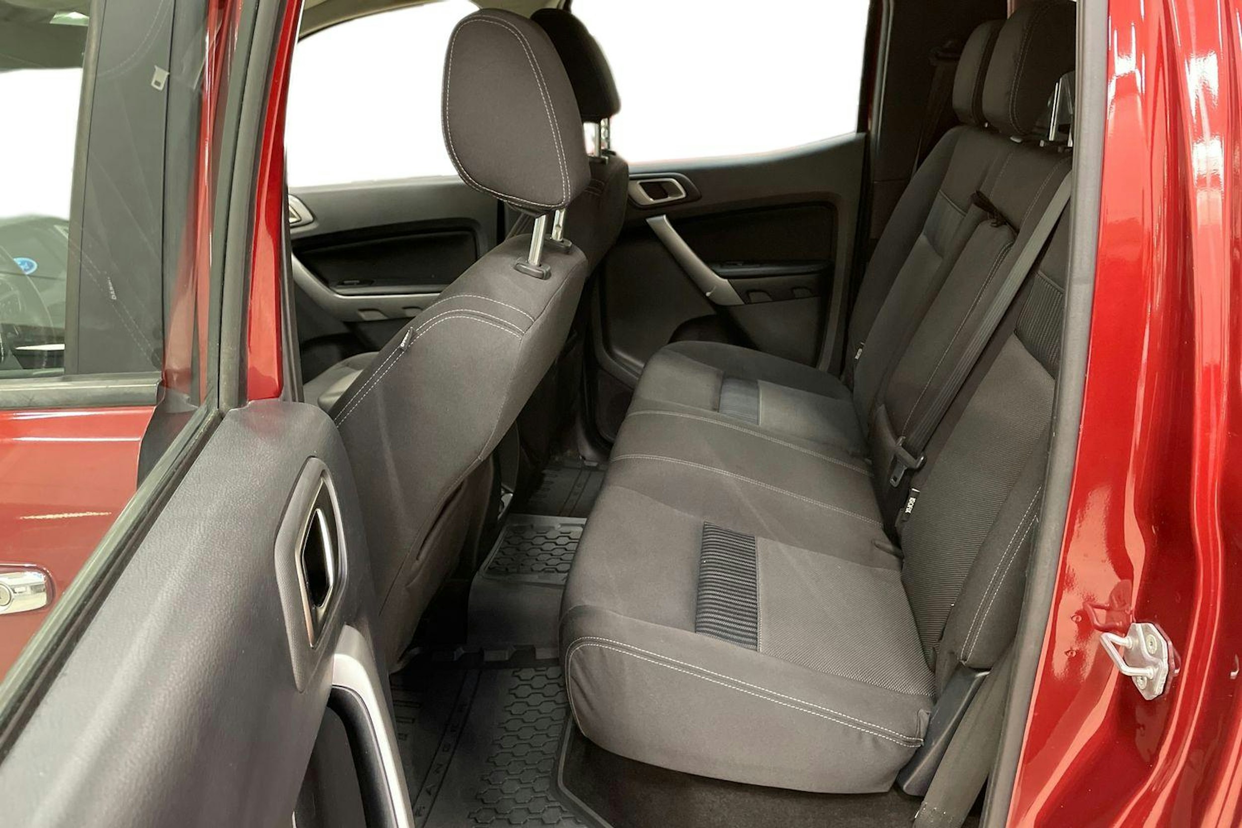 punainen Ford Ranger 2021 kuva 11.