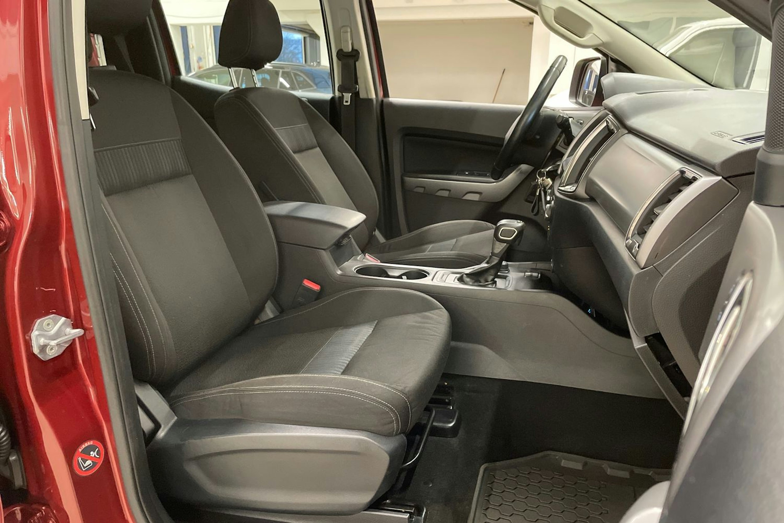 punainen Ford Ranger 2021 kuva 15.