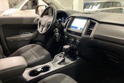 punainen Ford Ranger 2021 kuva 16.