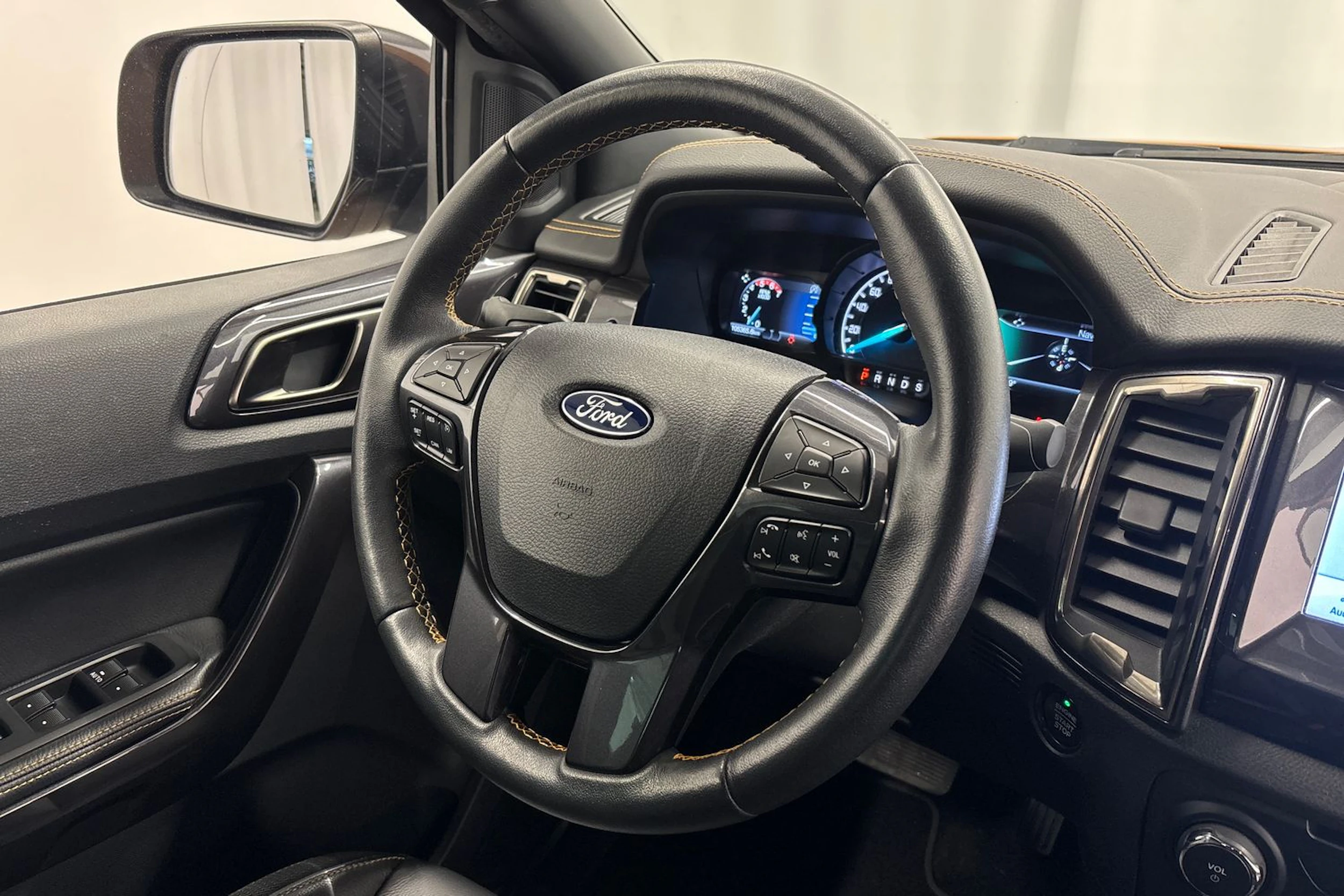 oranssi Ford Ranger 2021 kuva 10.
