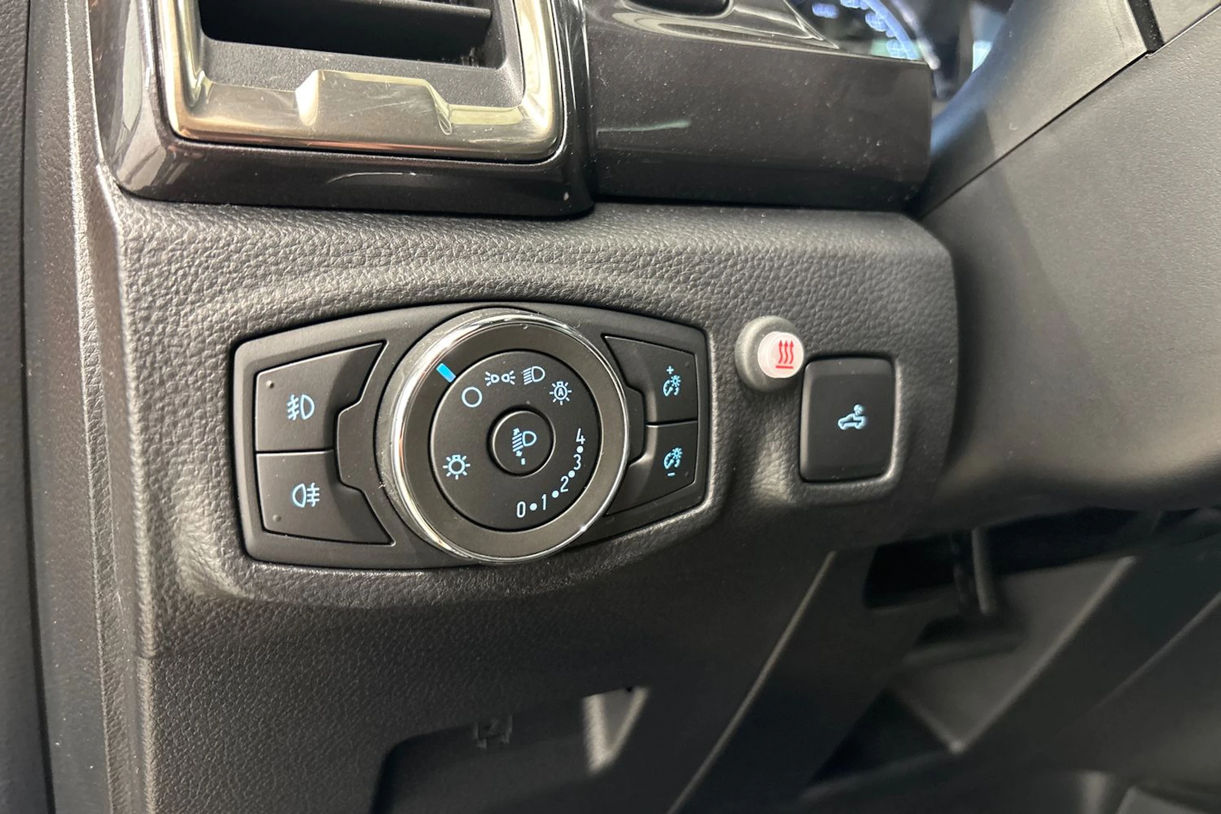 oranssi Ford Ranger 2021 kuva 22.