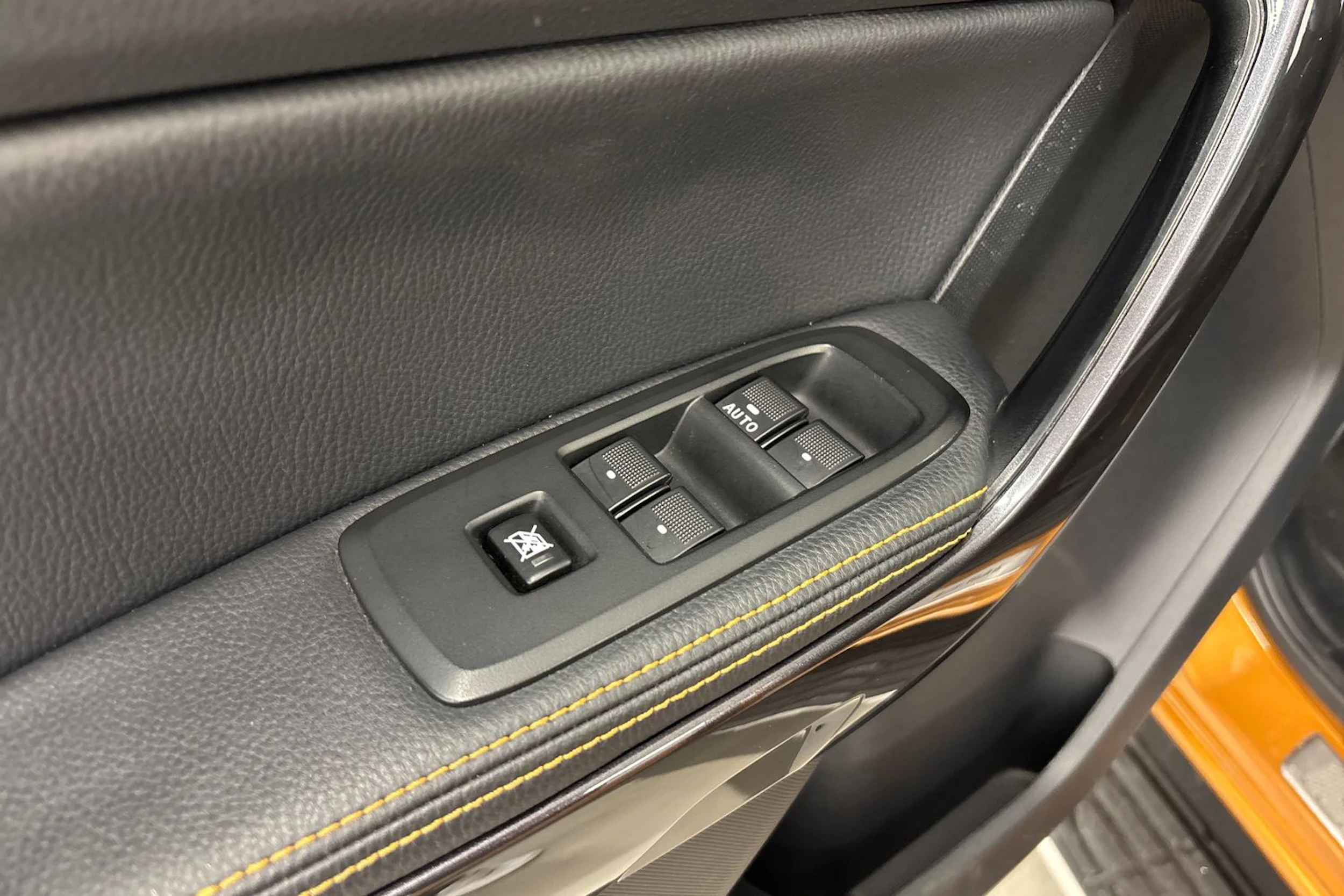 oranssi Ford Ranger 2021 kuva 23.