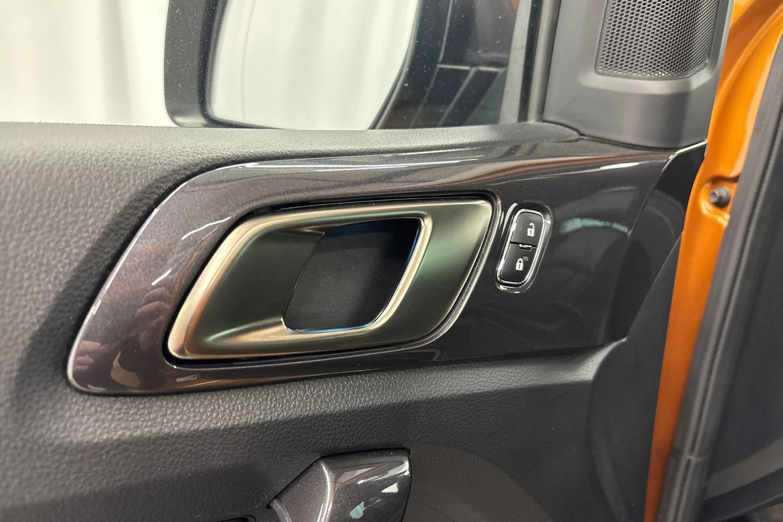 oranssi Ford Ranger 2021 kuva 24.