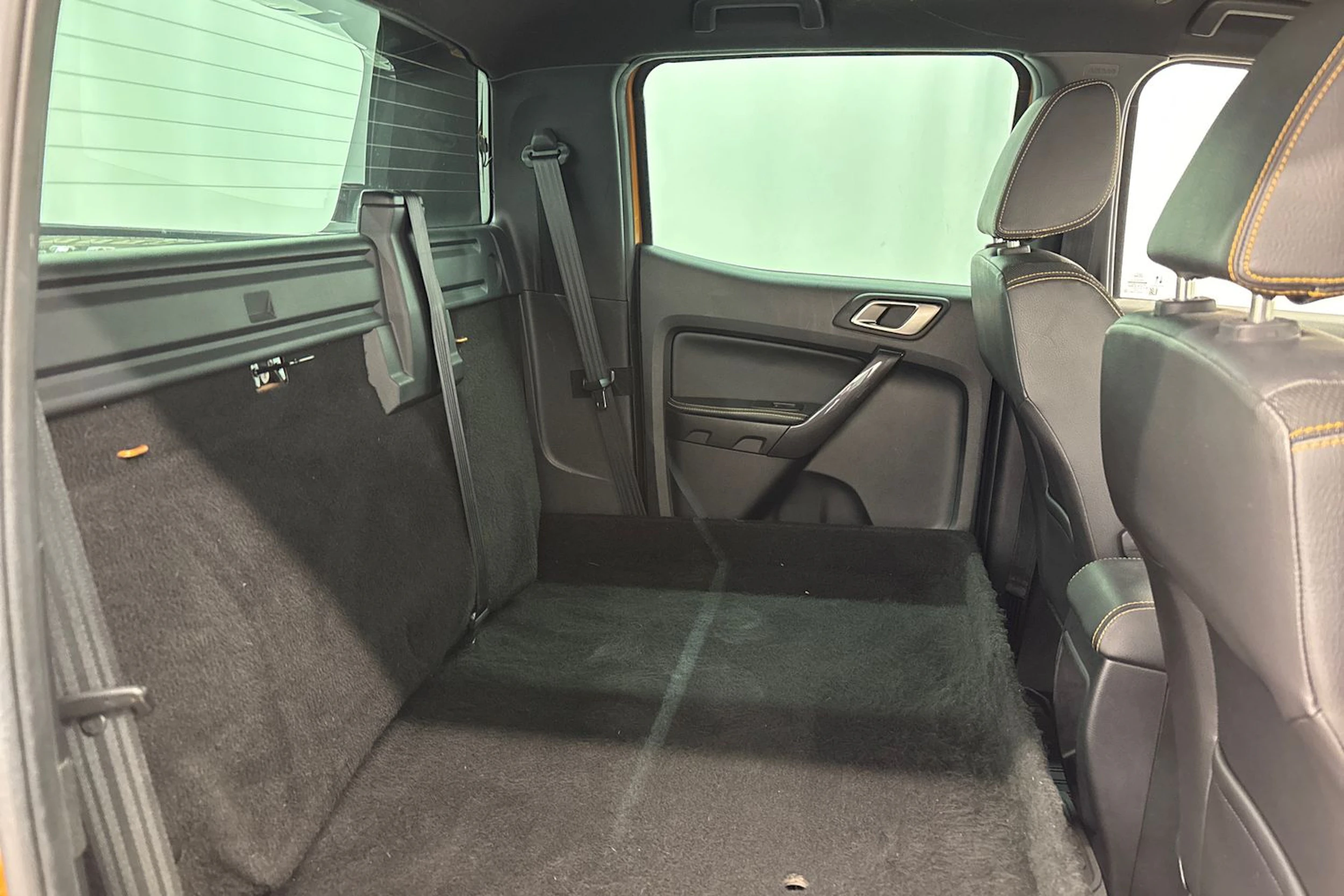 oranssi Ford Ranger 2021 kuva 26.
