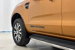 oranssi Ford Ranger 2021 kuva 31.
