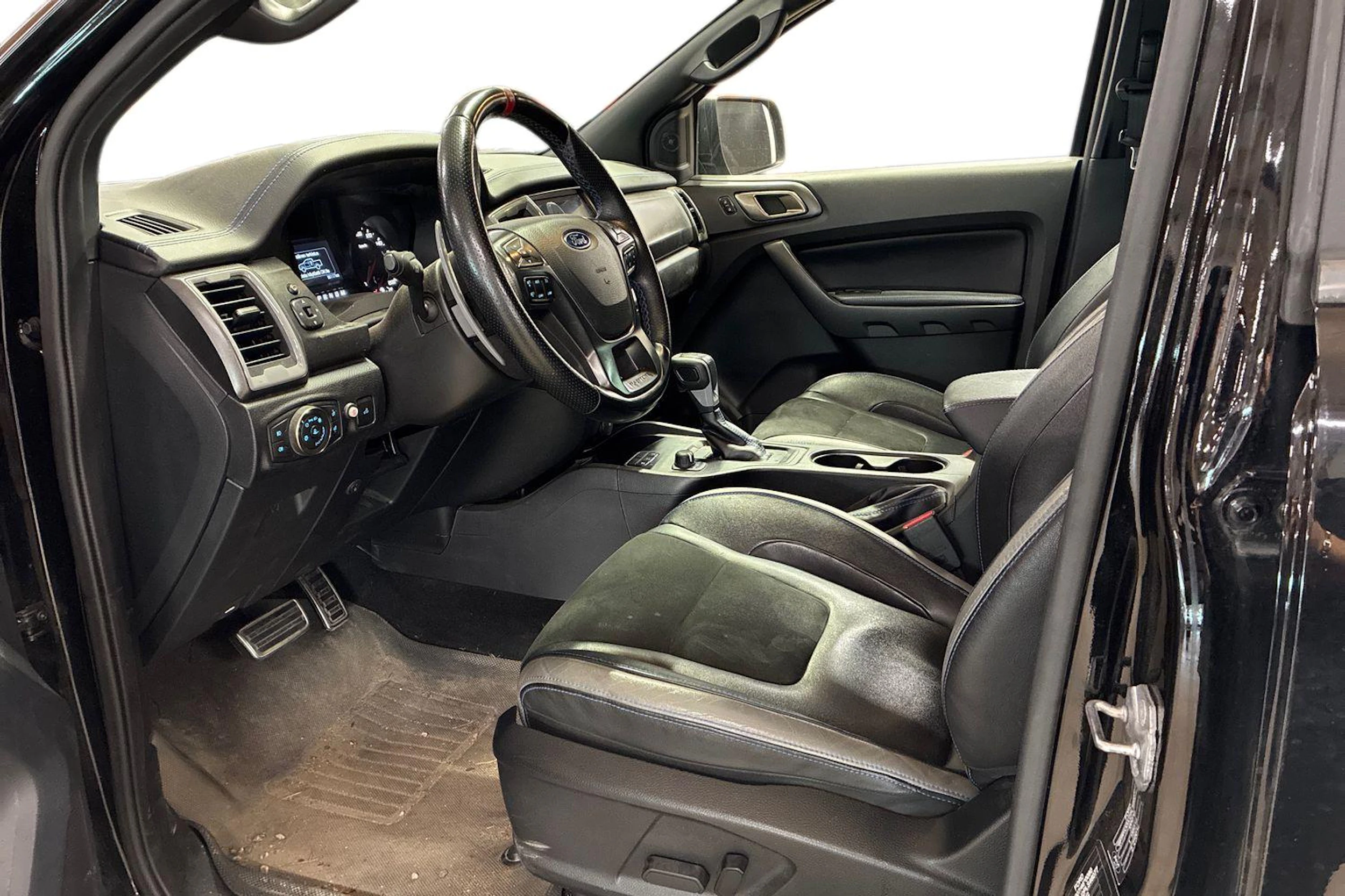 musta Ford Ranger 2021 kuva 3.