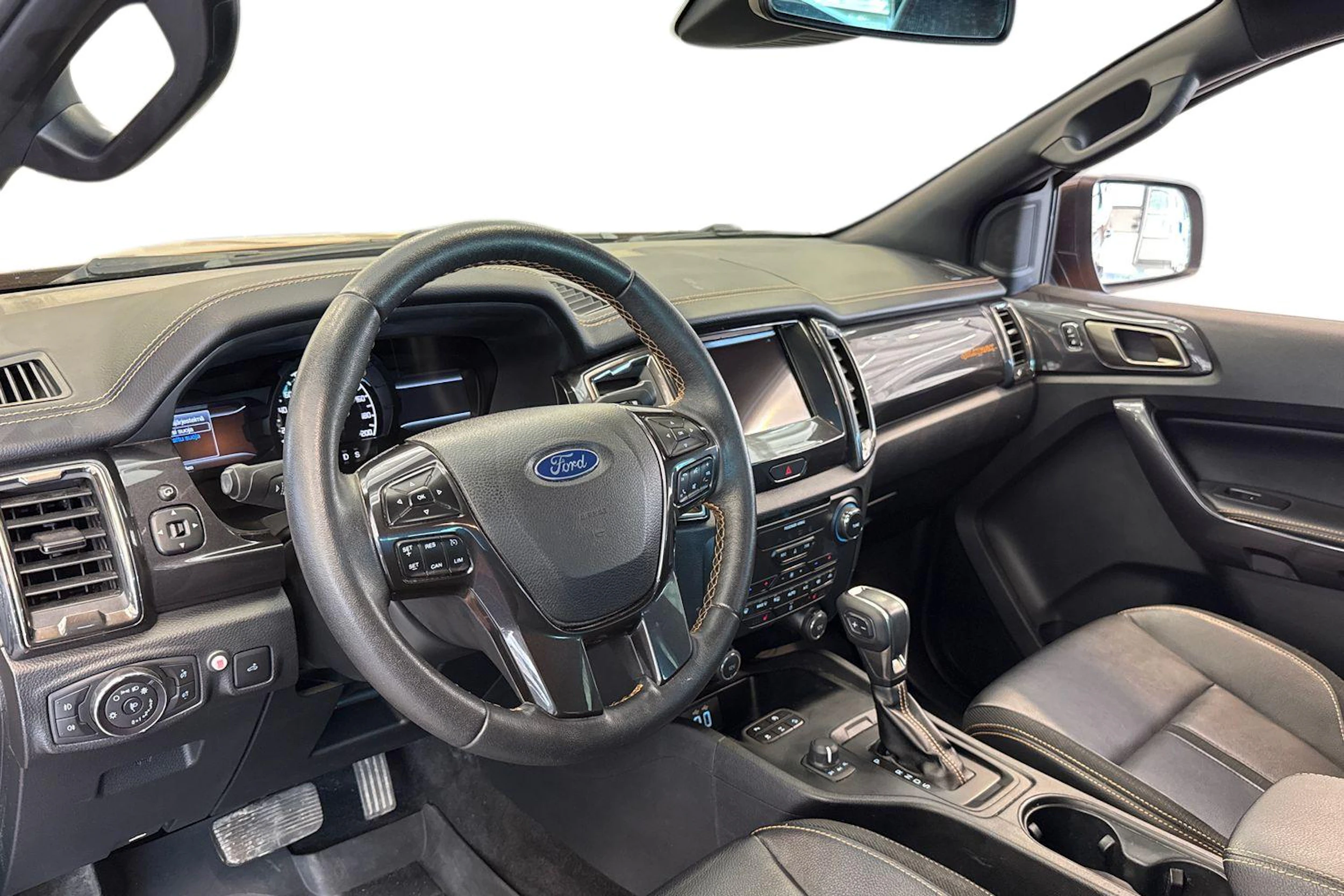 oranssi Ford Ranger 2022 kuva 8.