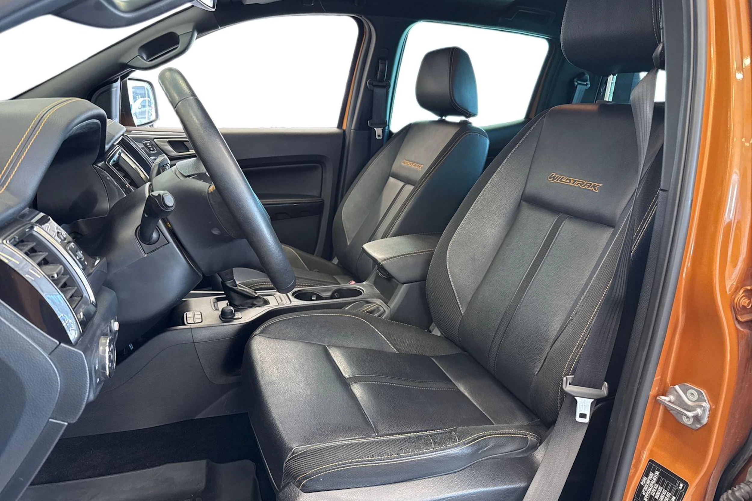 oranssi Ford Ranger 2022 kuva 11.