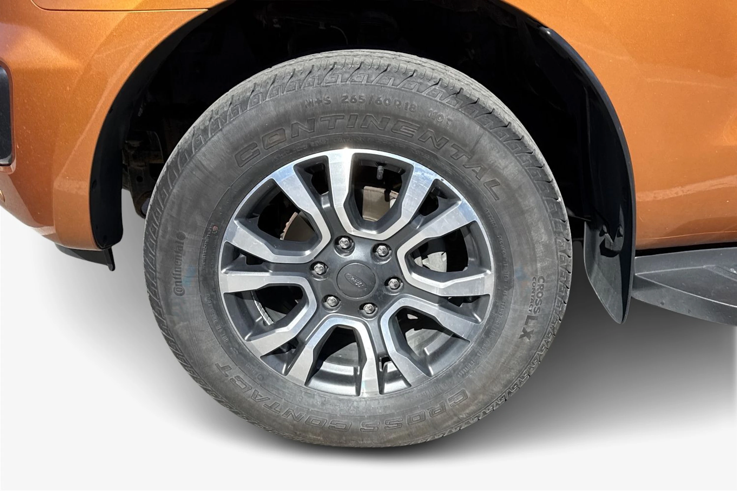 oranssi Ford Ranger 2022 kuva 12.