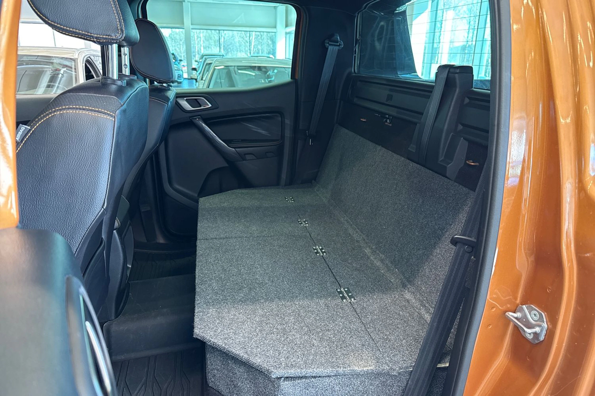 oranssi Ford Ranger 2022 kuva 13.