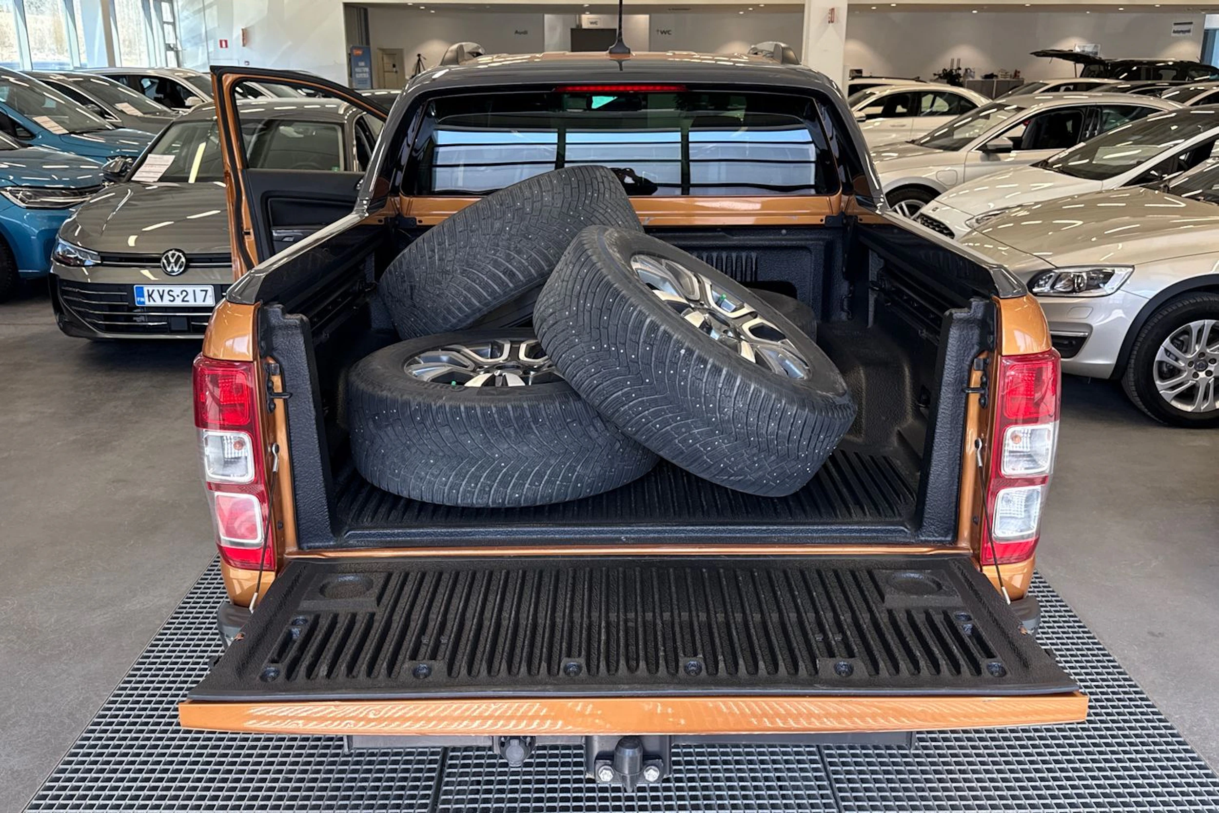 oranssi Ford Ranger 2022 kuva 15.