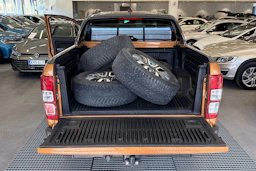 oranssi Ford Ranger 2022 kuva 15.