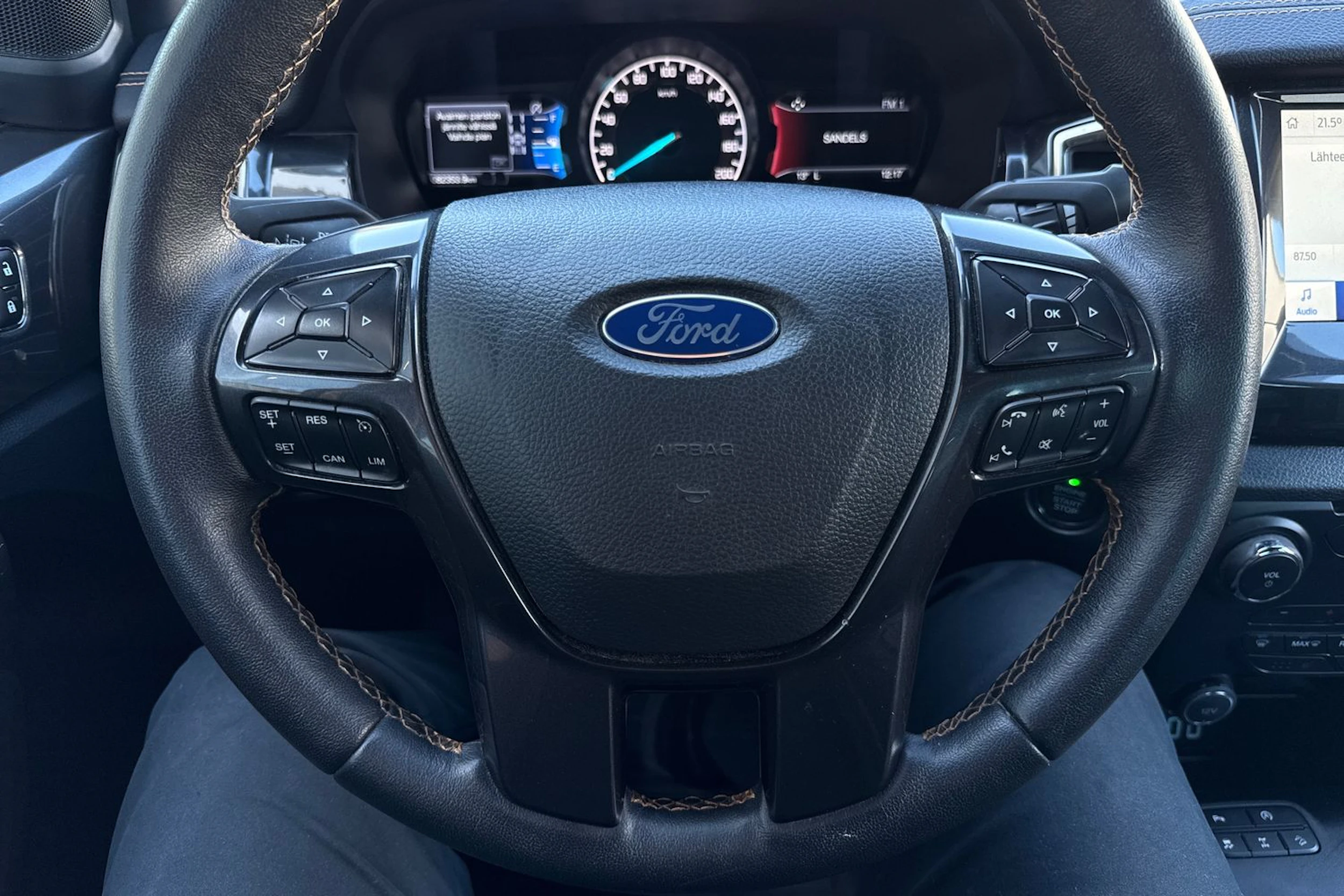 oranssi Ford Ranger 2022 kuva 17.