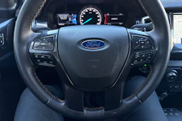 oranssi Ford Ranger 2022 kuva 17.