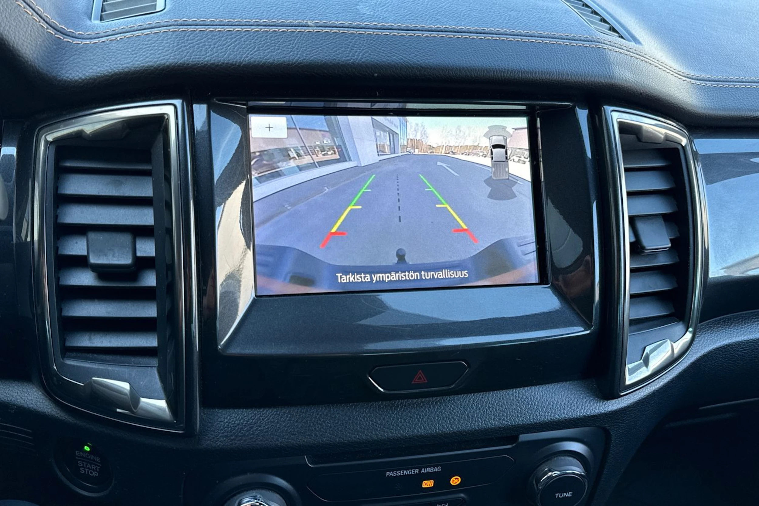 oranssi Ford Ranger 2022 kuva 19.