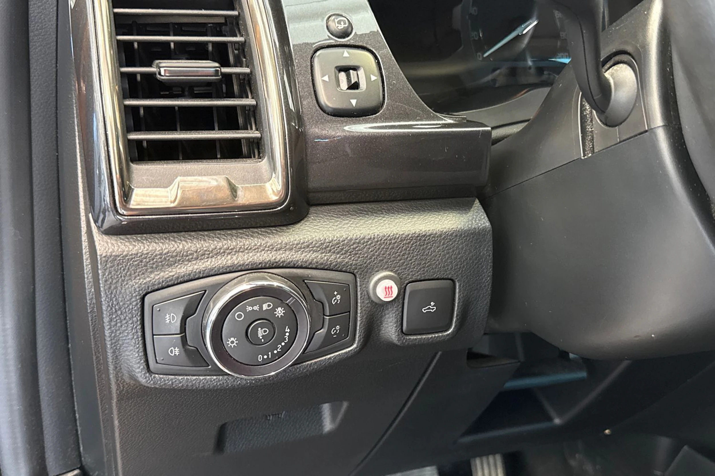 oranssi Ford Ranger 2022 kuva 21.