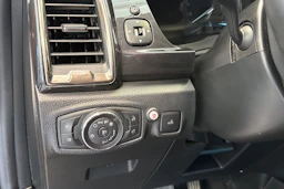 oranssi Ford Ranger 2022 kuva 21.