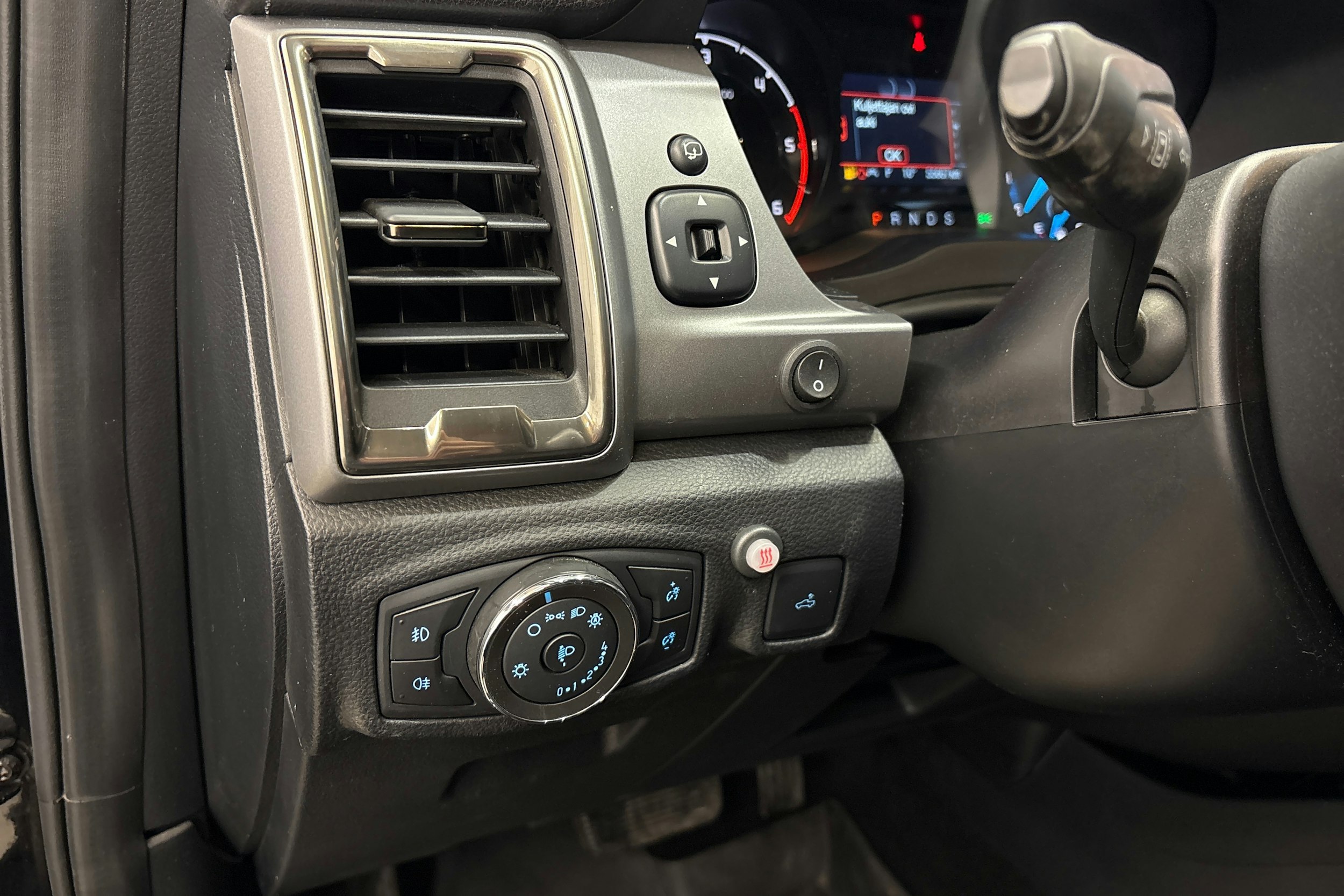 musta Ford Ranger 2022 kuva 18.