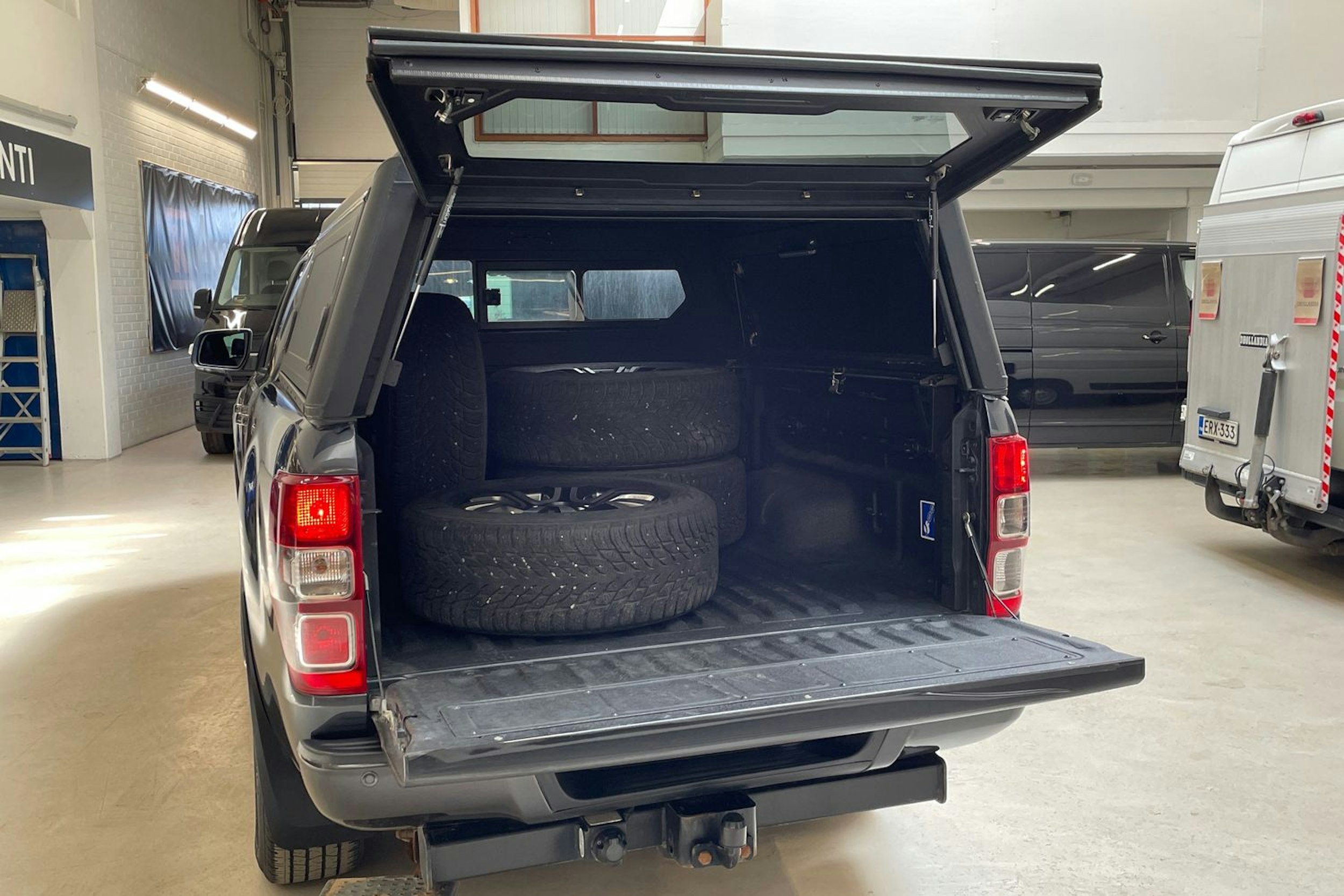harmaa Ford Ranger 2022 kuva 26.