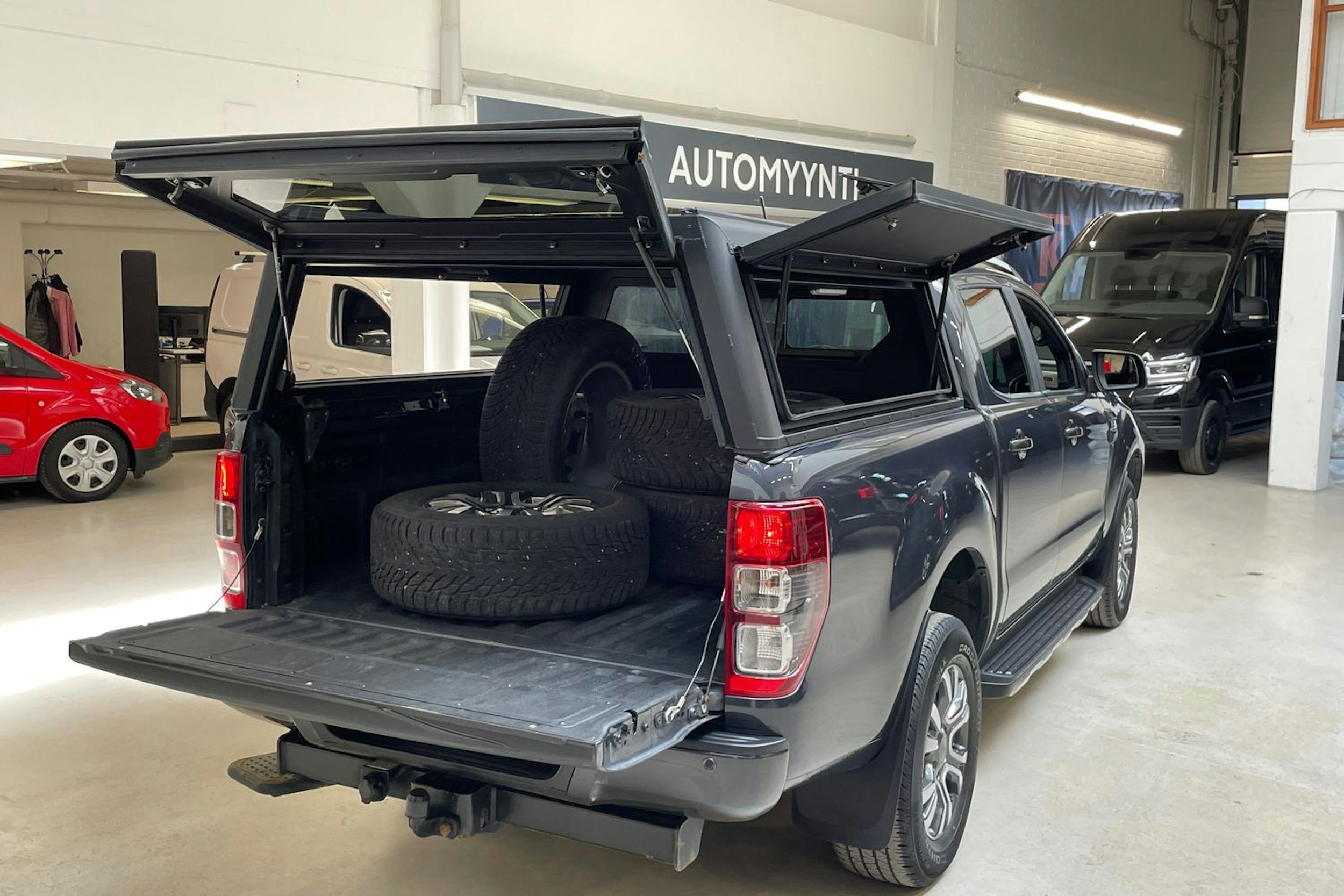 harmaa Ford Ranger 2022 kuva 28.