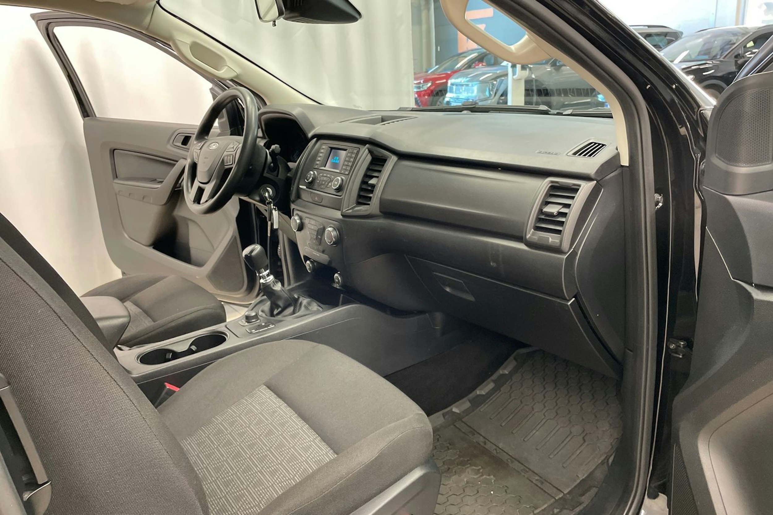 Musta Ford RANGER 2022 kuva 24.