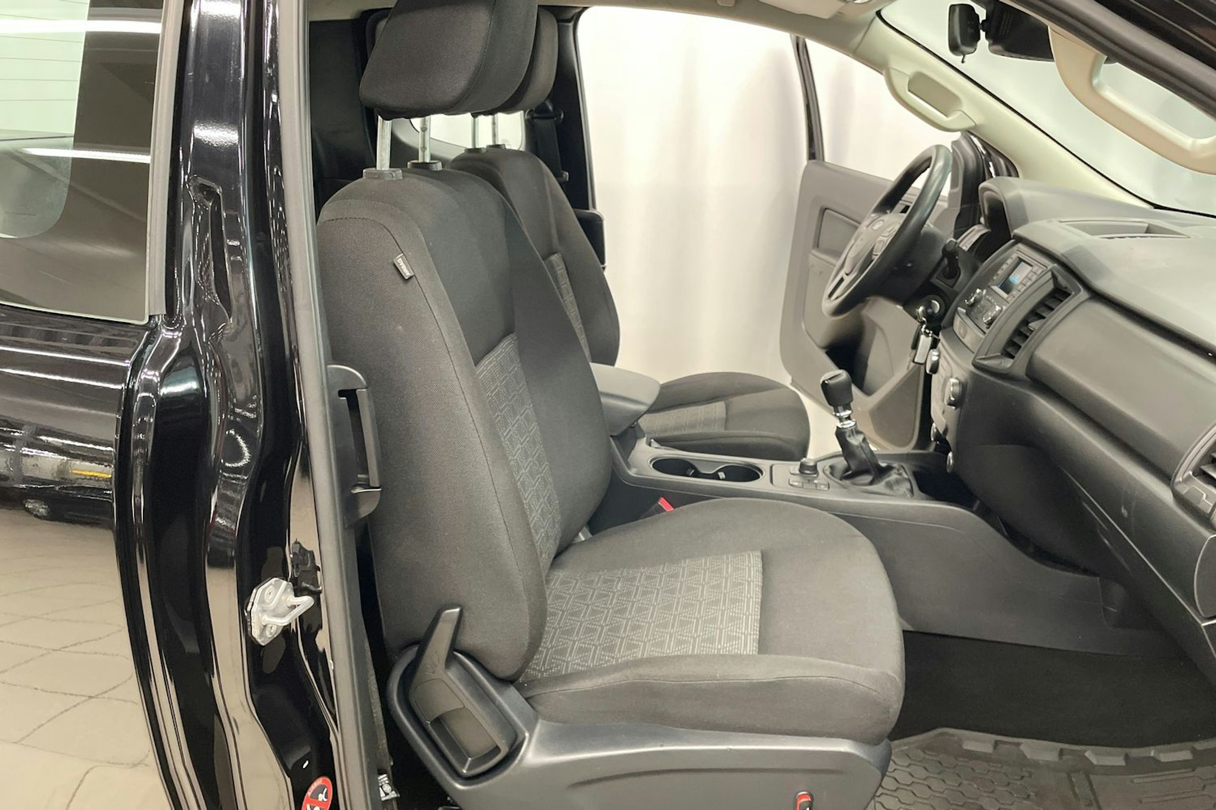 Musta Ford RANGER 2022 kuva 25.