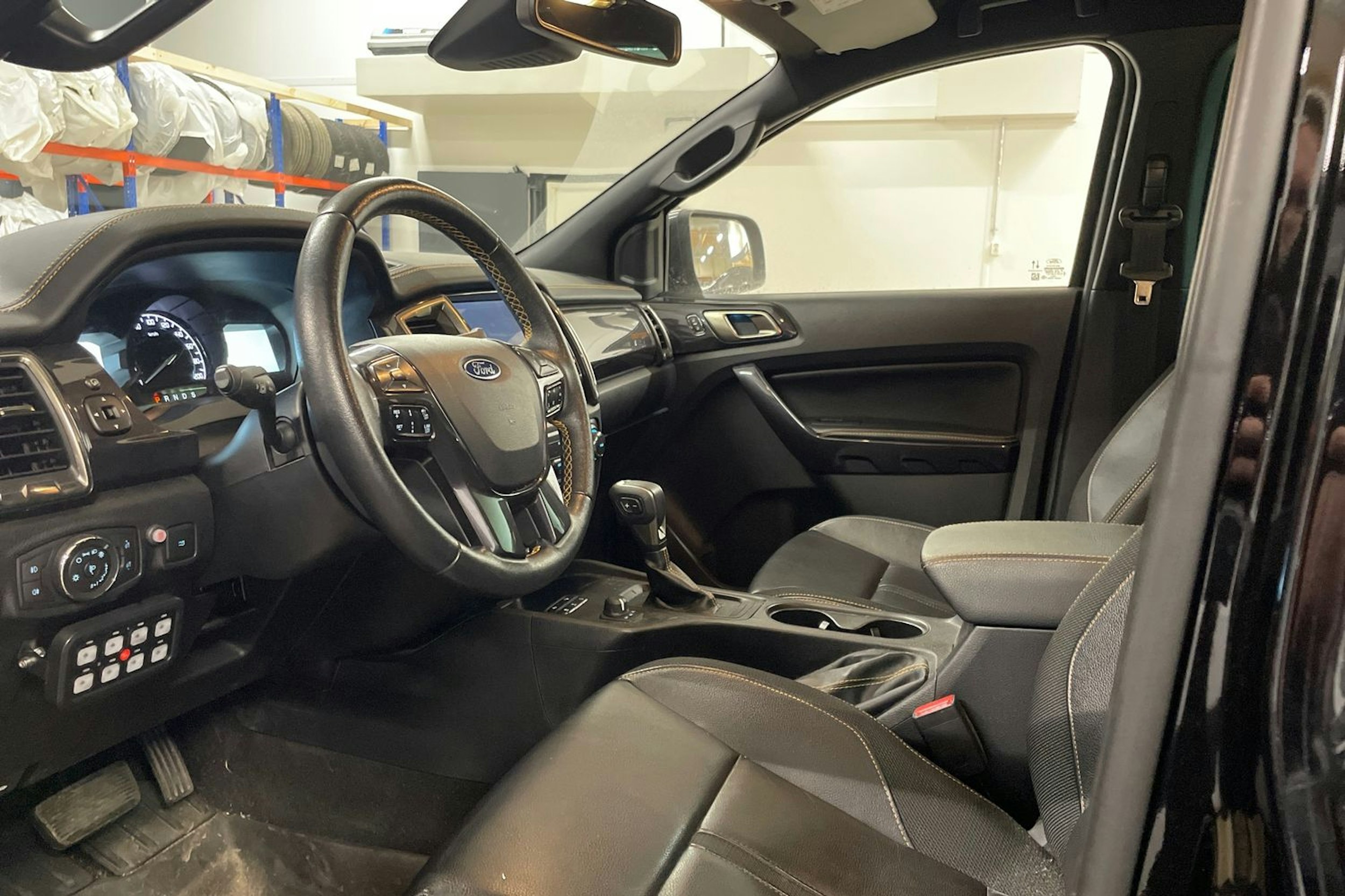 musta Ford Ranger 2022 kuva 3.