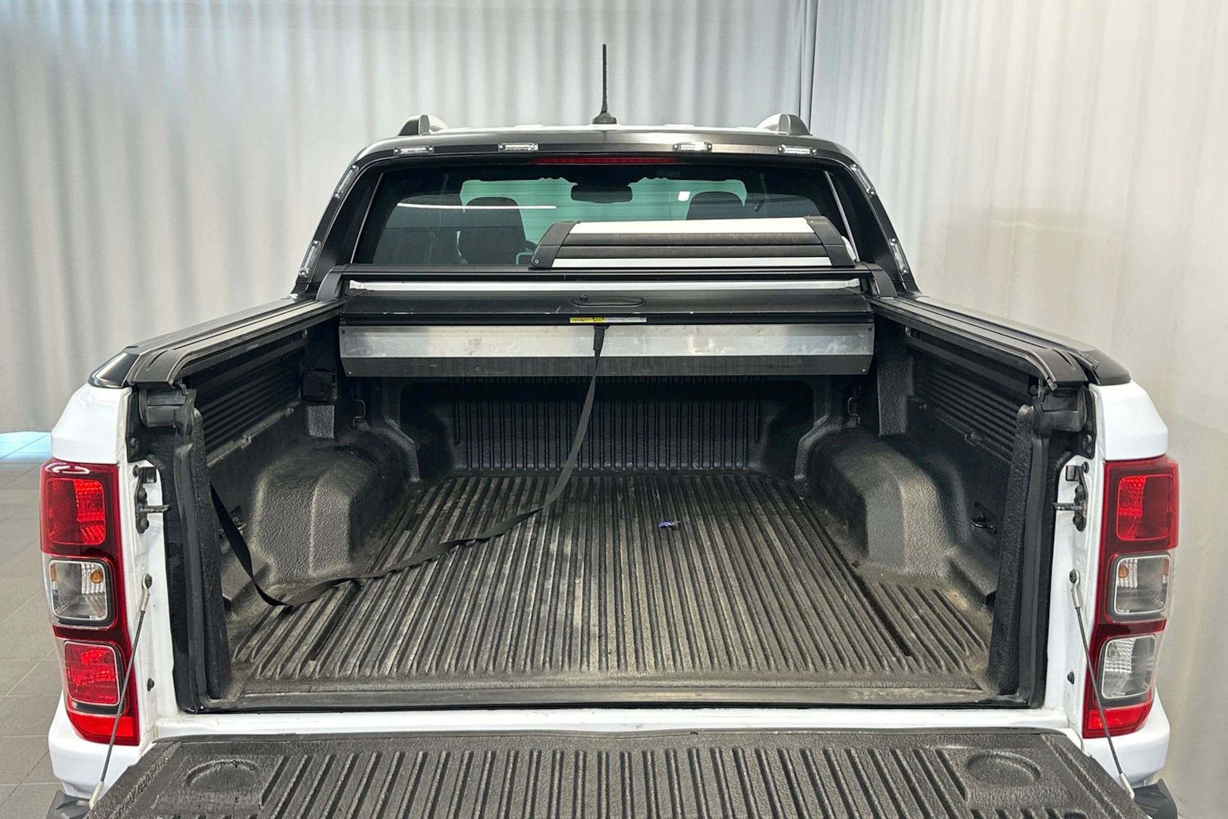 valkoinen Ford Ranger 2023 kuva 17.