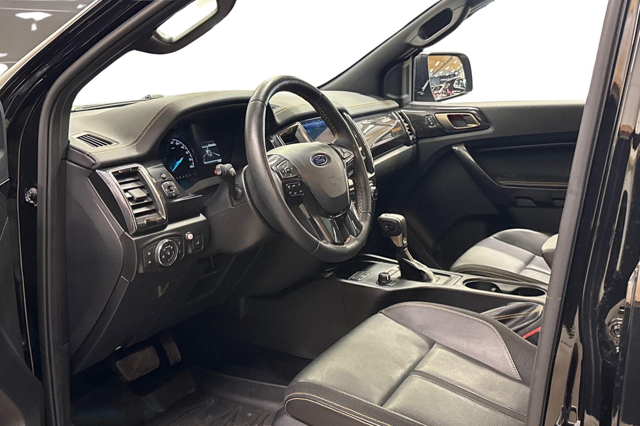 musta Ford Ranger 2022 kuva 7.
