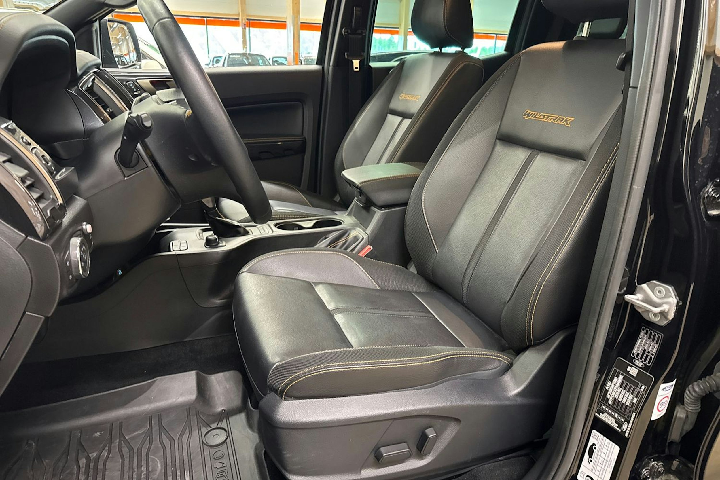 musta Ford Ranger 2022 kuva 16.
