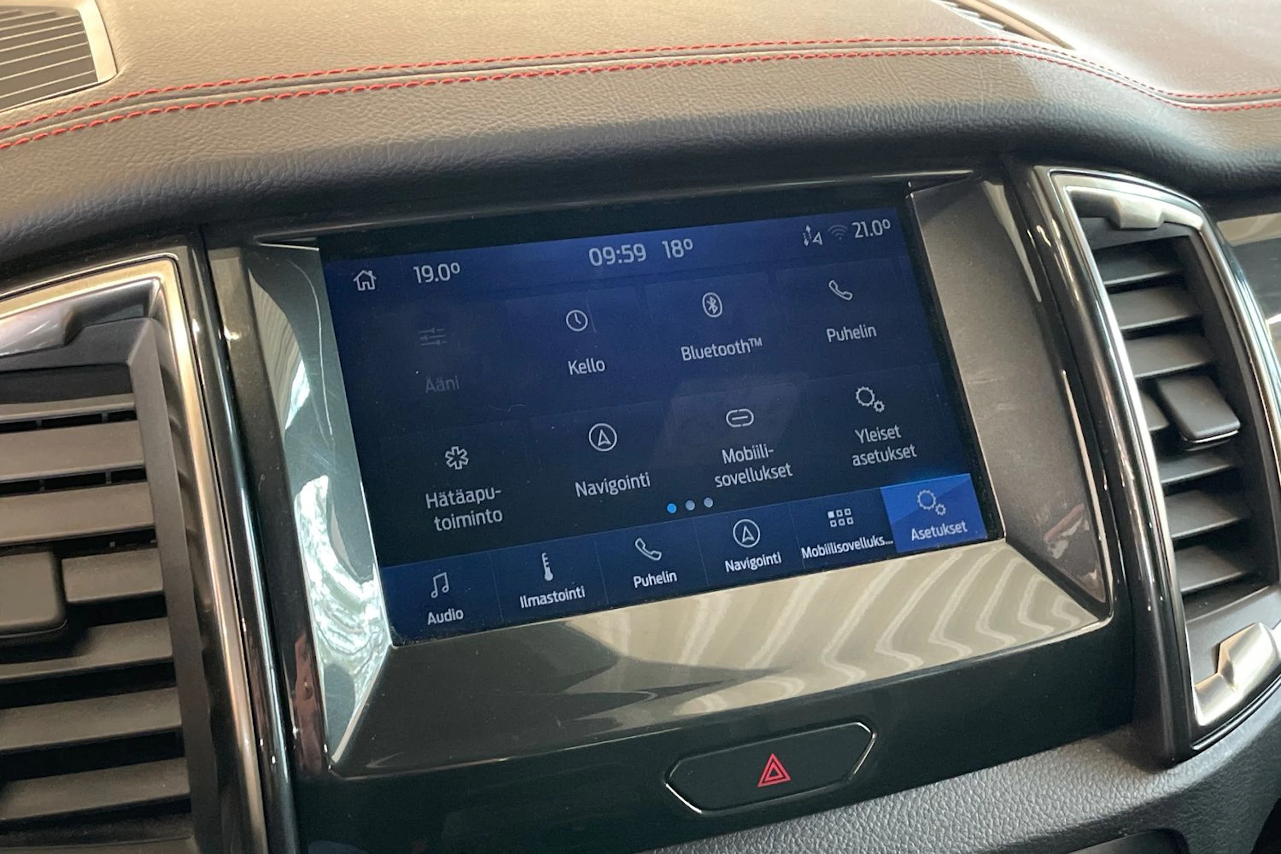 Punainen Ford RANGER 2022 kuva 19.
