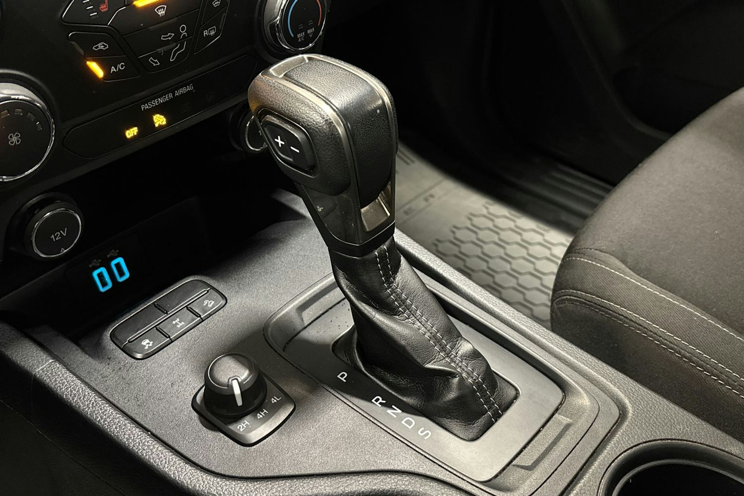 harmaa Ford Ranger 2022 kuva 18.