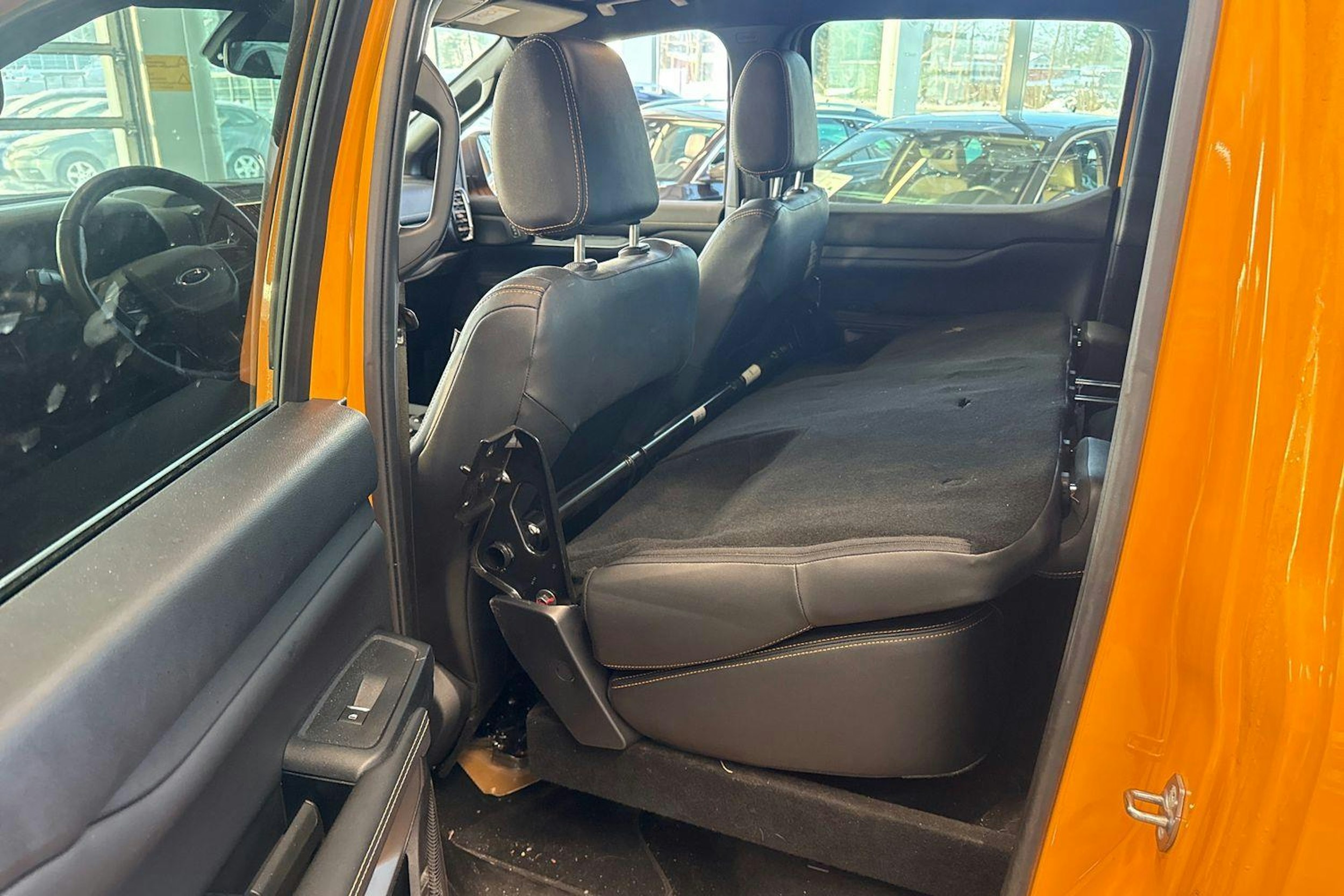 oranssi Ford Ranger 2023 kuva 6.